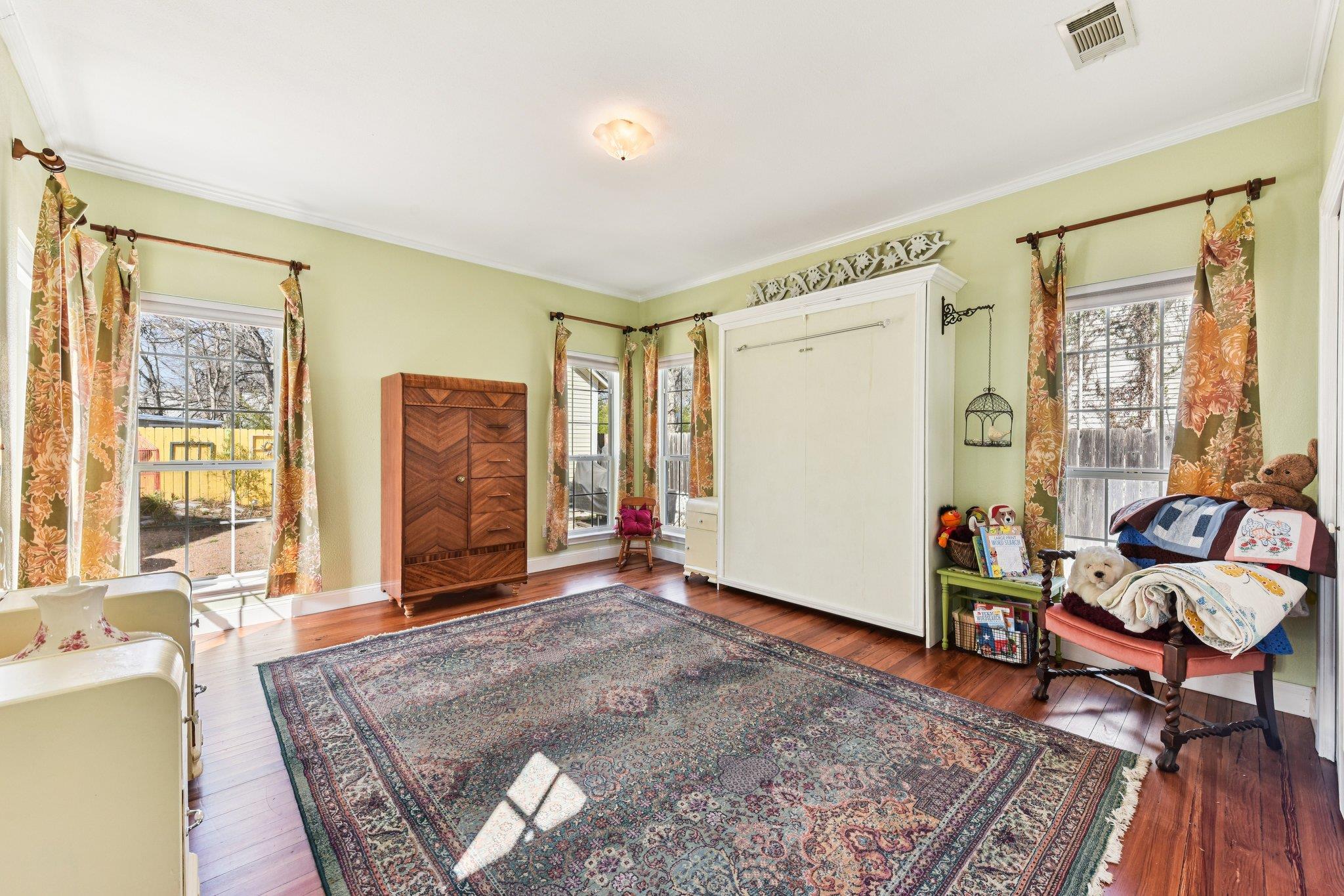 419 W San Antonio St, Lockhart, TX 78644