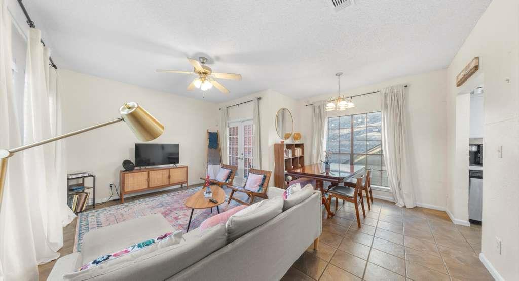 712 W 21st St # 203, Austin, TX 78705