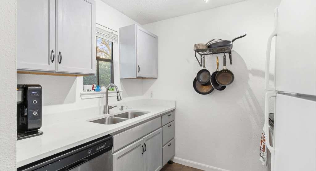 712 W 21st St # 203, Austin, TX 78705