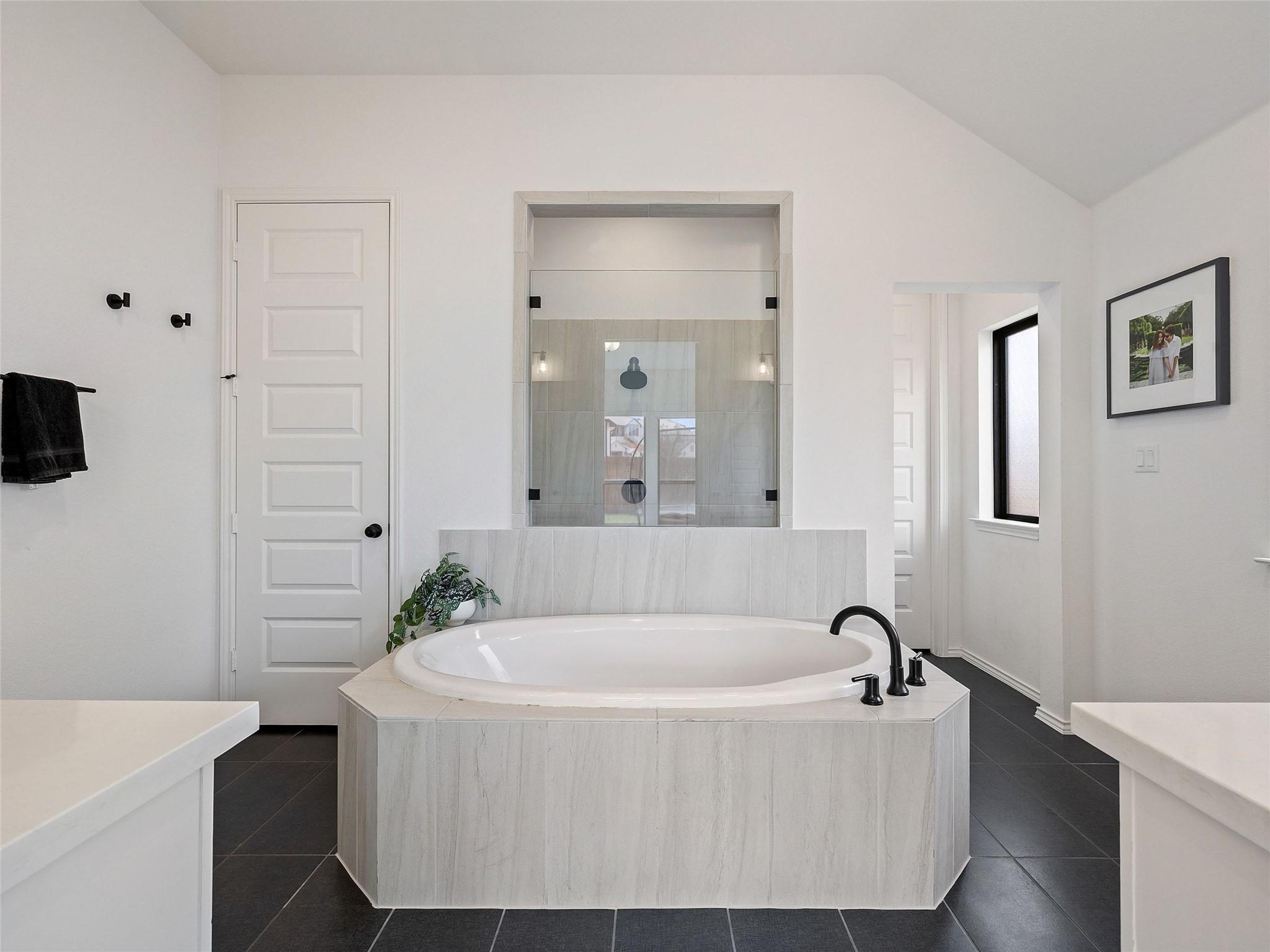 6825 Empresa Dr, Austin, TX 78738