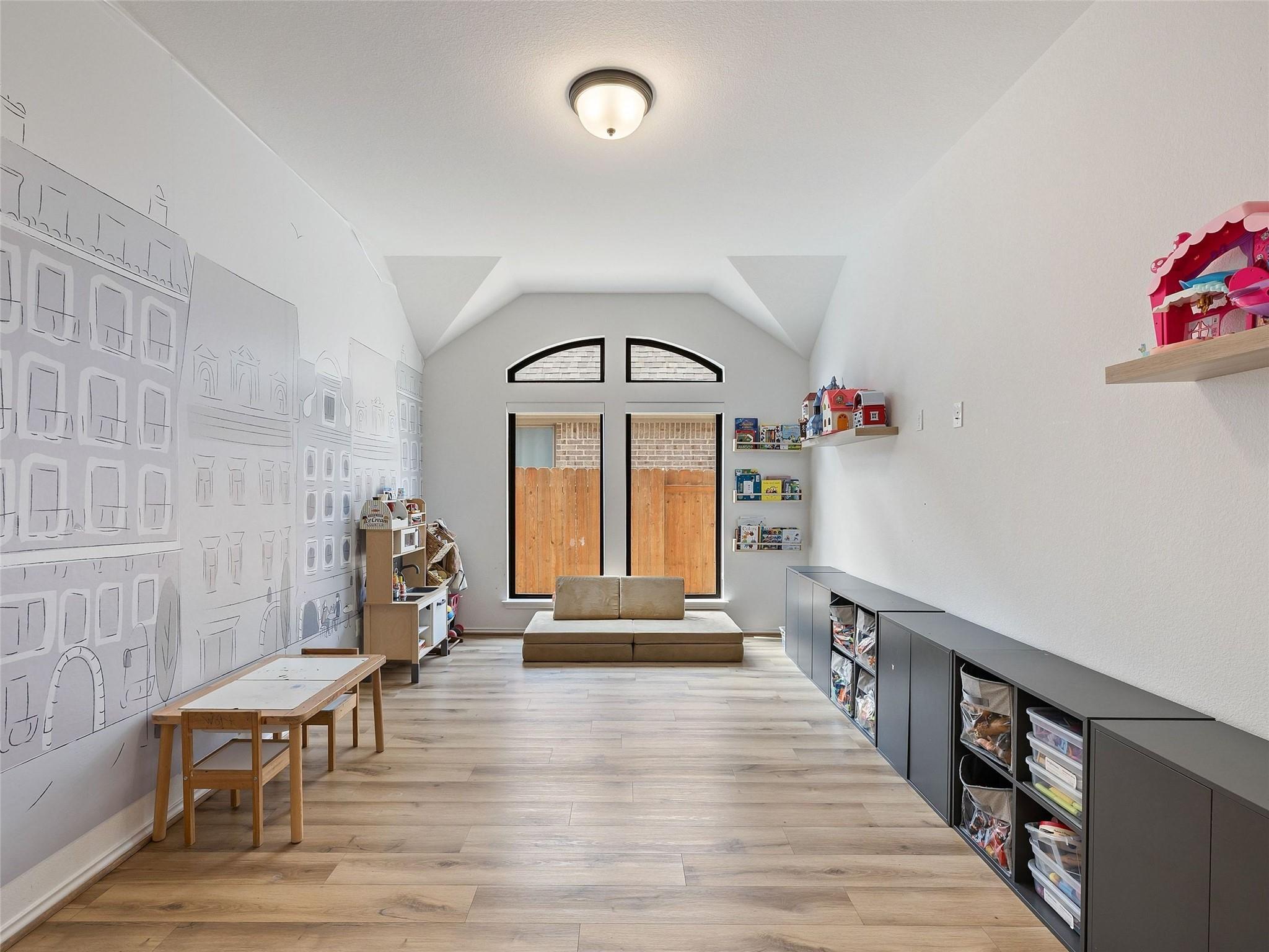 6825 Empresa Dr, Austin, TX 78738