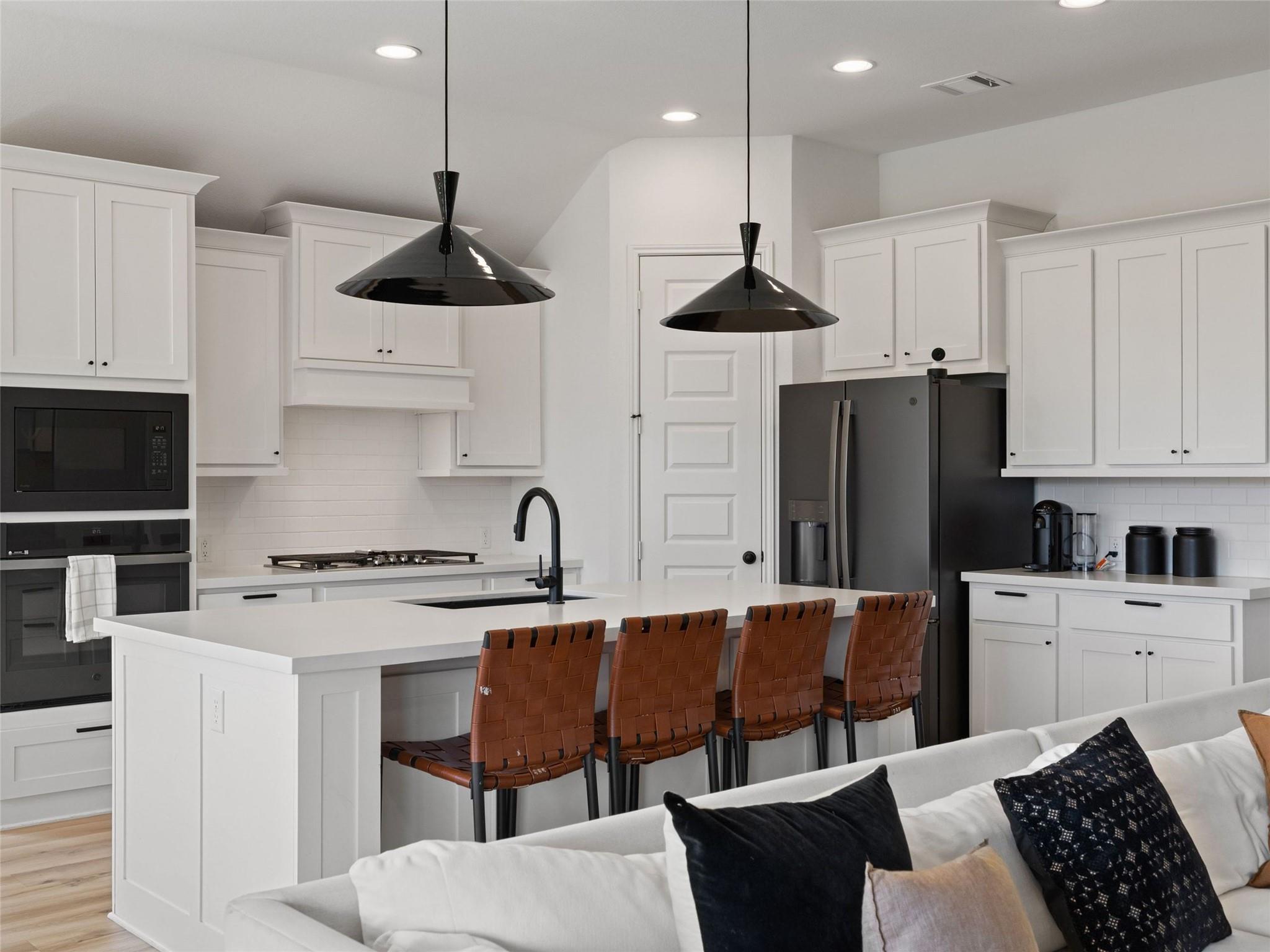 6825 Empresa Dr, Austin, TX 78738