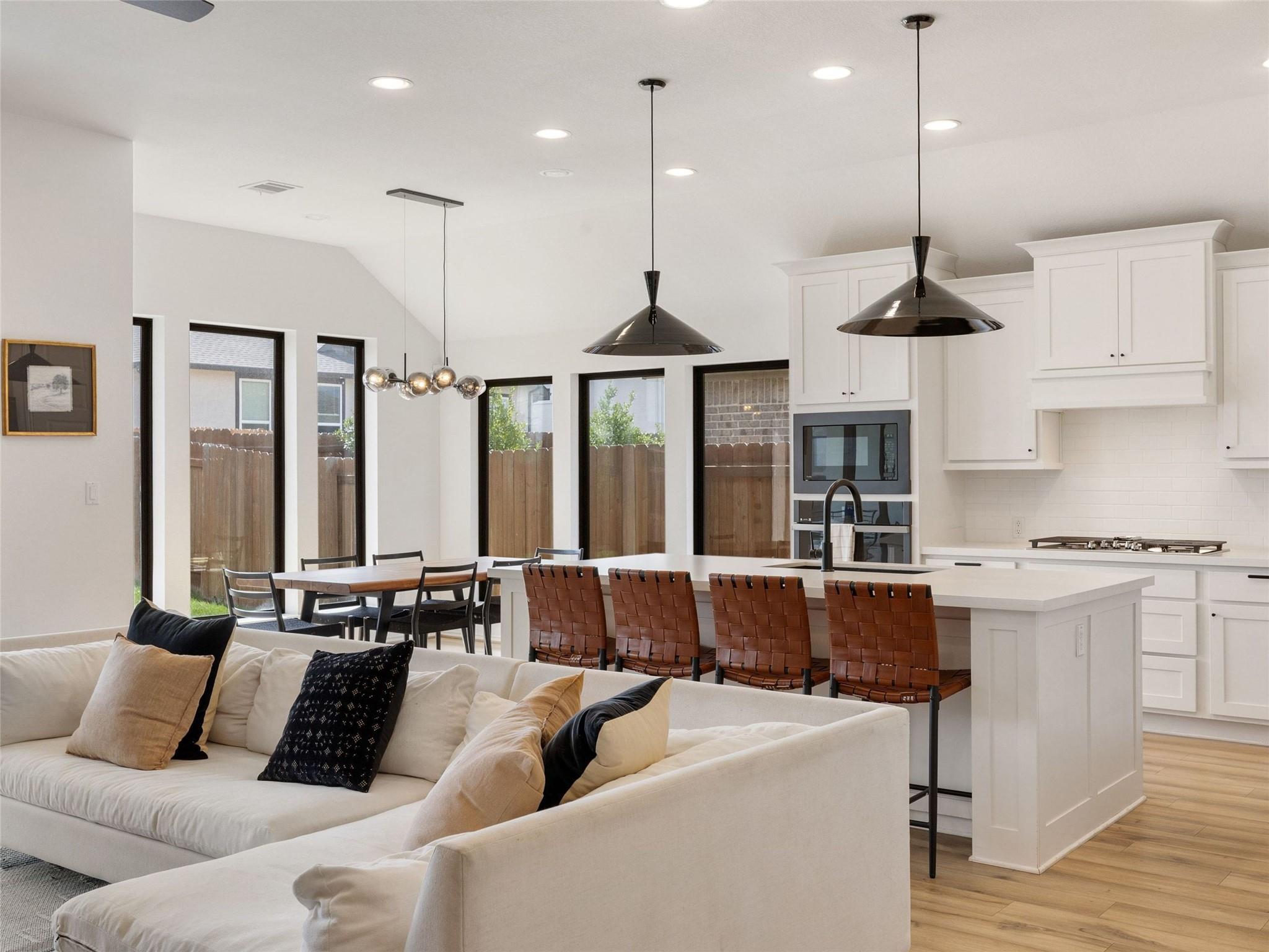 6825 Empresa Dr, Austin, TX 78738