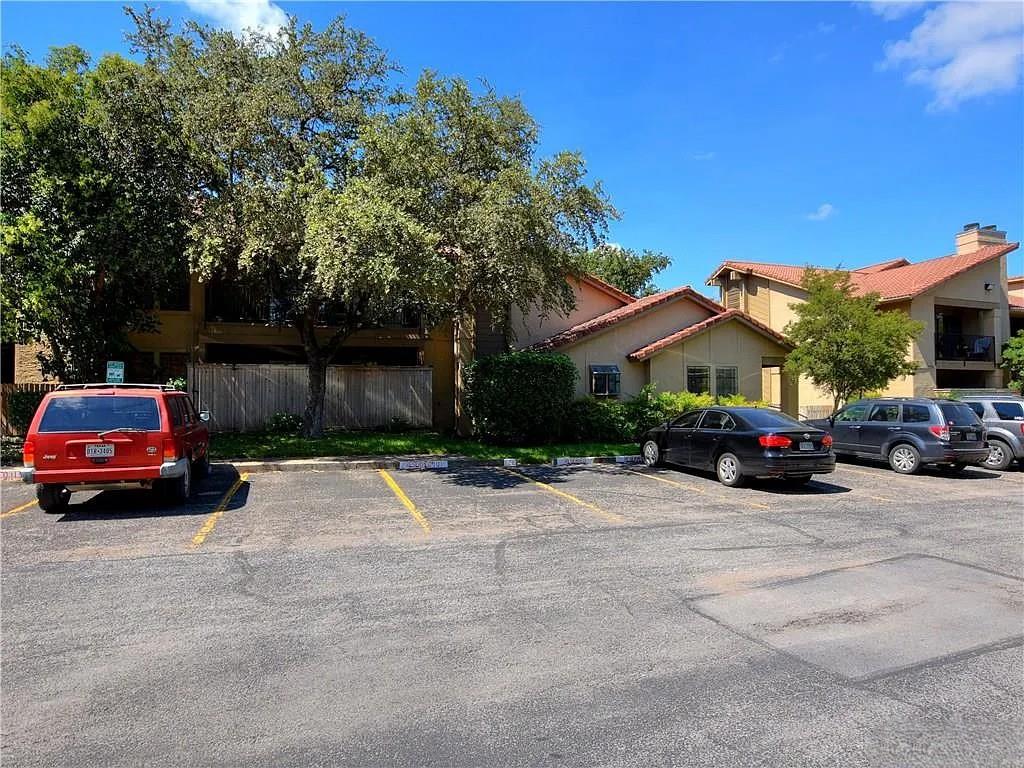 1202 Thorpe Ln # 305, San Marcos, TX 78666