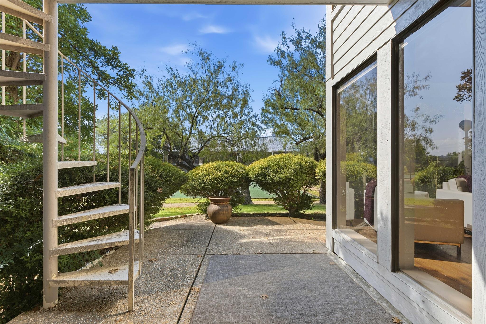 113 World Of Tennis Sq, Lakeway, TX 78738