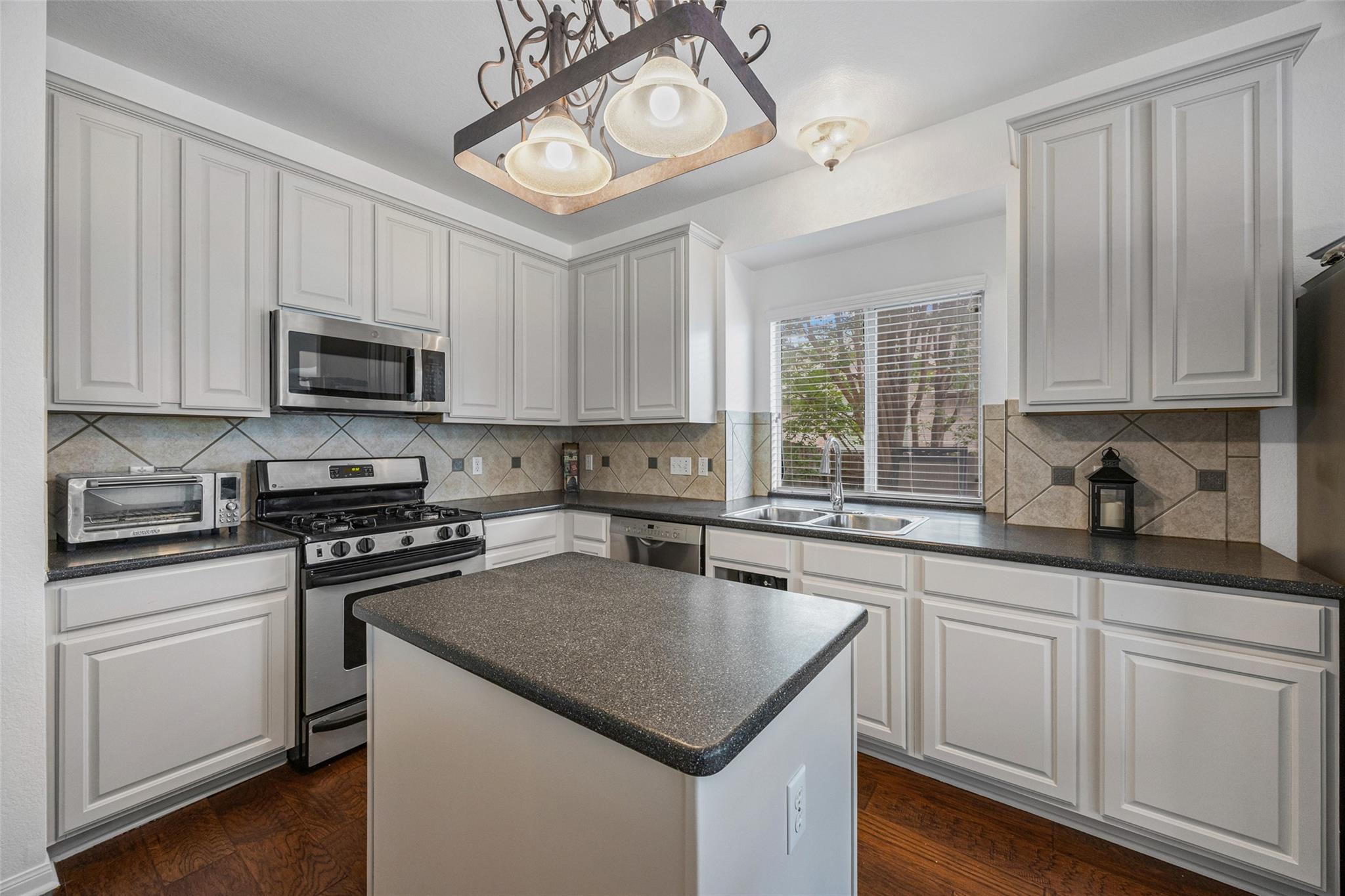 16902 Brewer Blackbird Dr, Pflugerville, TX 78660