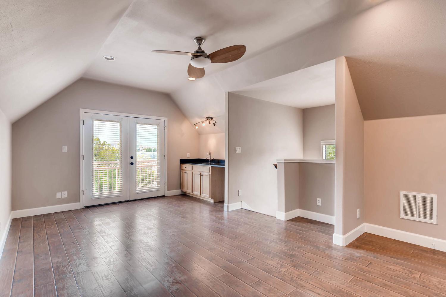 906 Juniper St, Austin, TX 78702