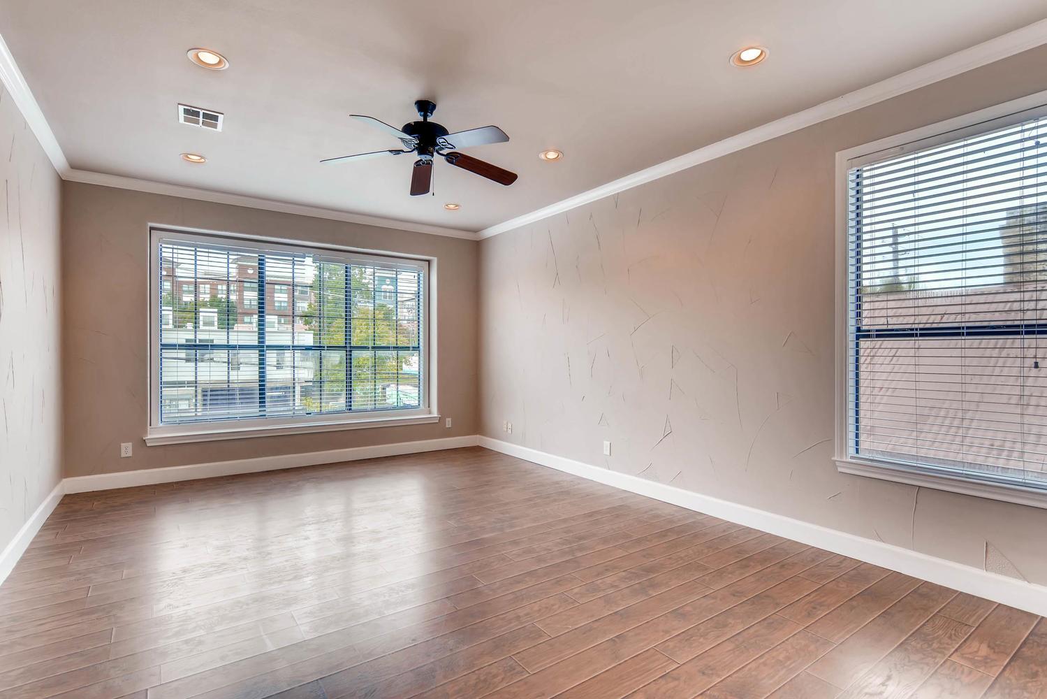 906 Juniper St, Austin, TX 78702