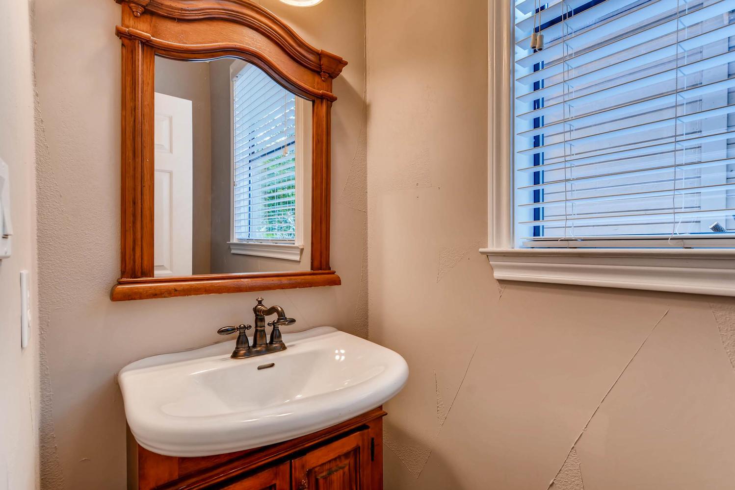 906 Juniper St, Austin, TX 78702