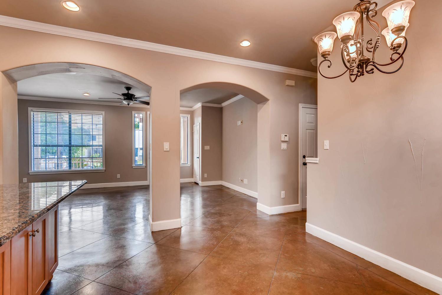 906 Juniper St, Austin, TX 78702