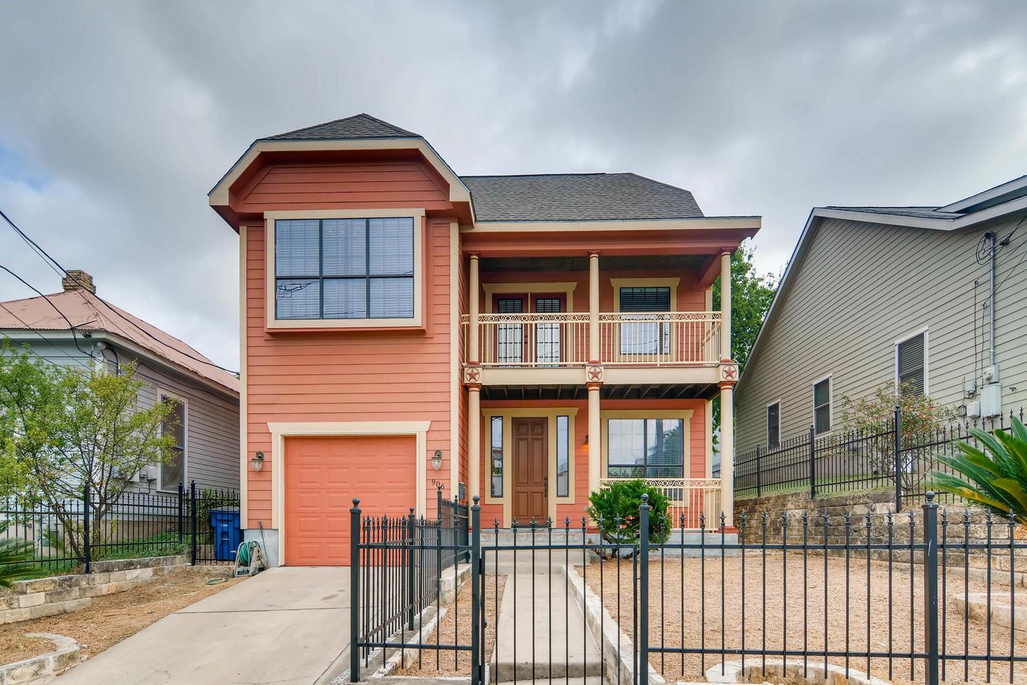 906 Juniper St, Austin, TX 78702