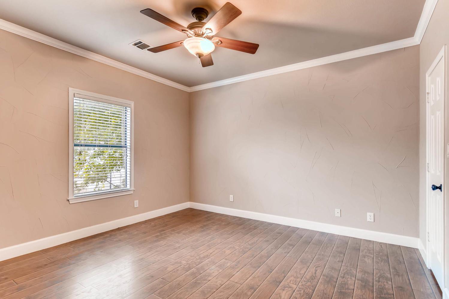 906 Juniper St, Austin, TX 78702