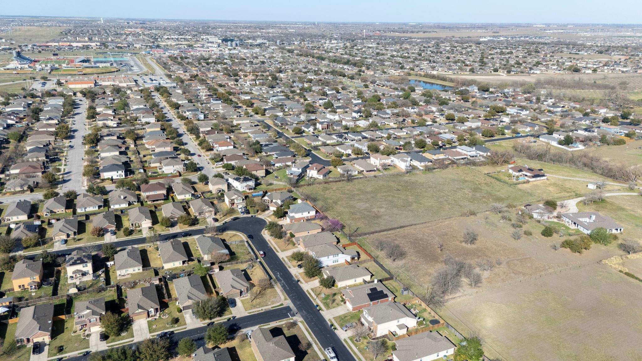 238 Wells Bnd, Hutto, TX 78634