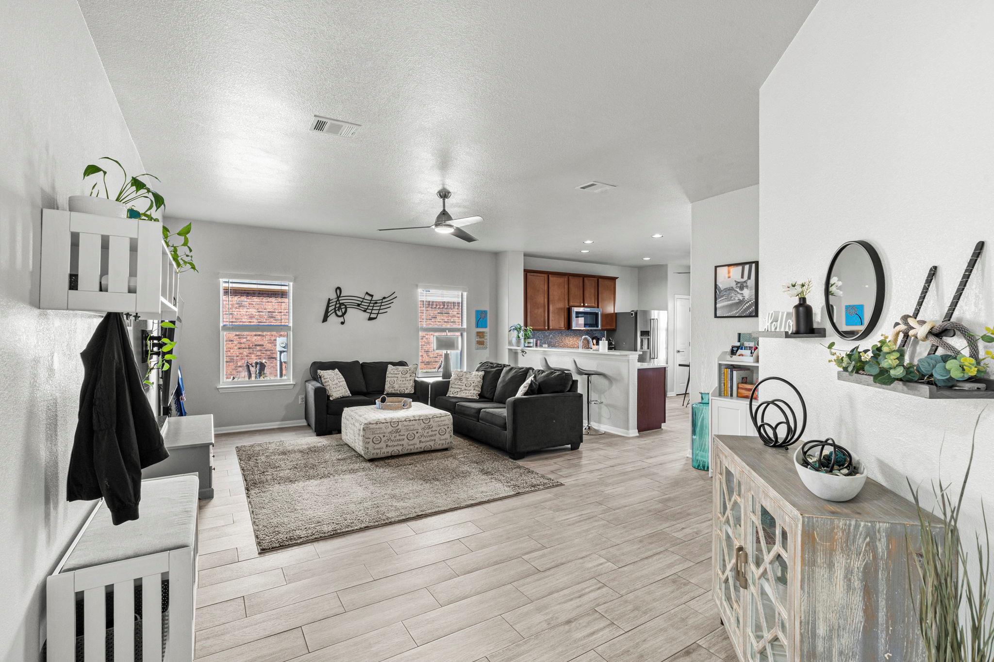 238 Wells Bnd, Hutto, TX 78634