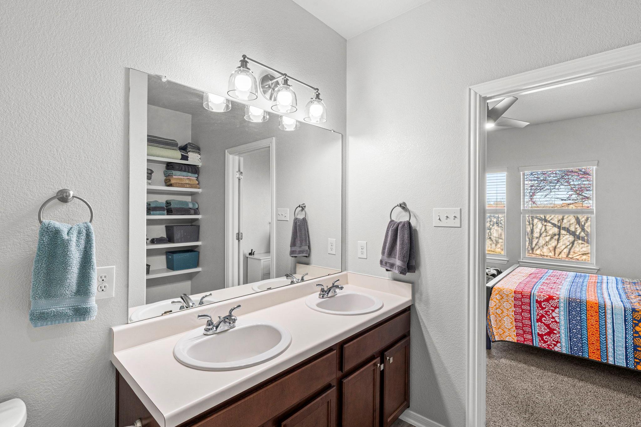 238 Wells Bnd, Hutto, TX 78634