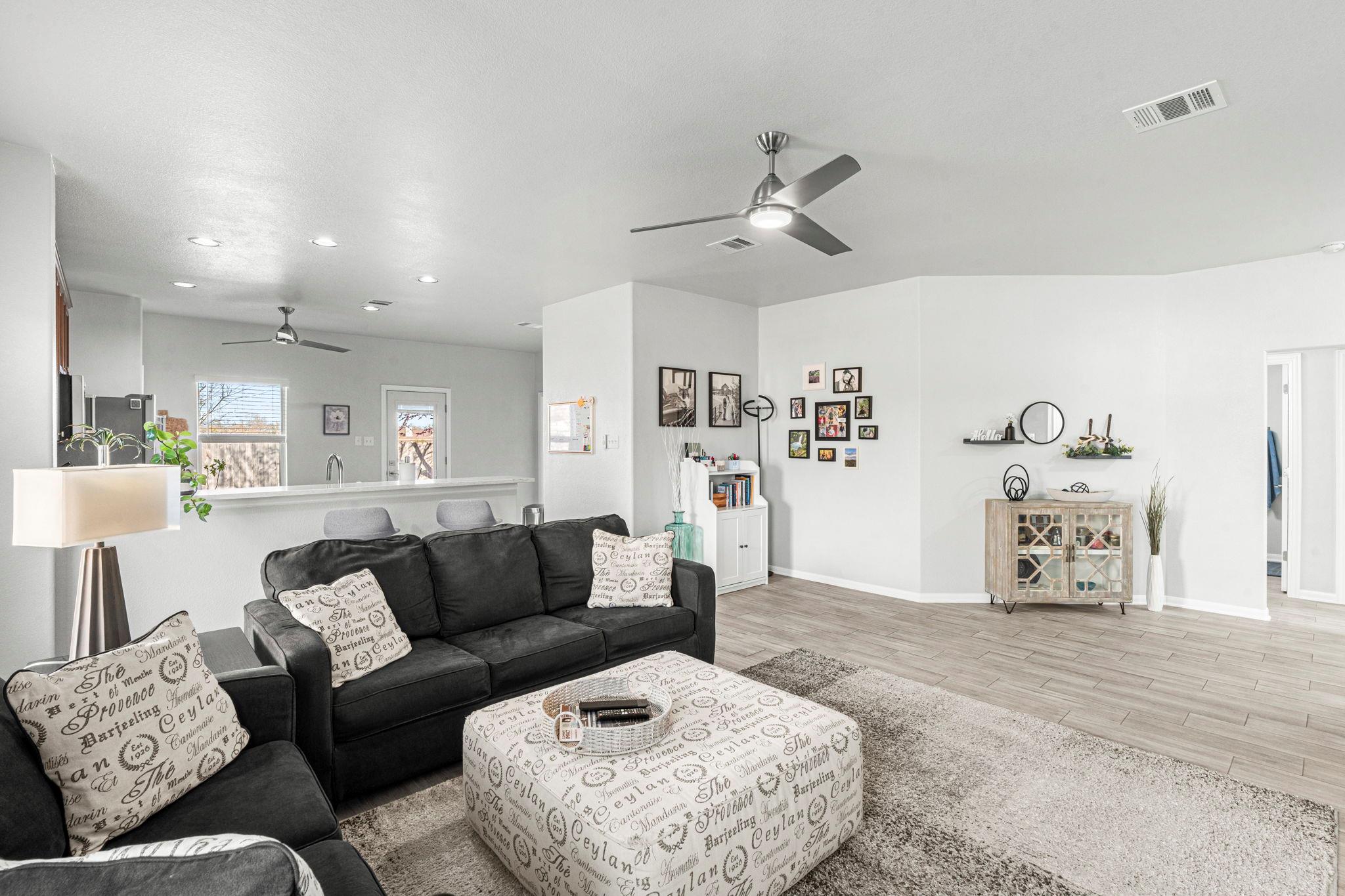 238 Wells Bnd, Hutto, TX 78634