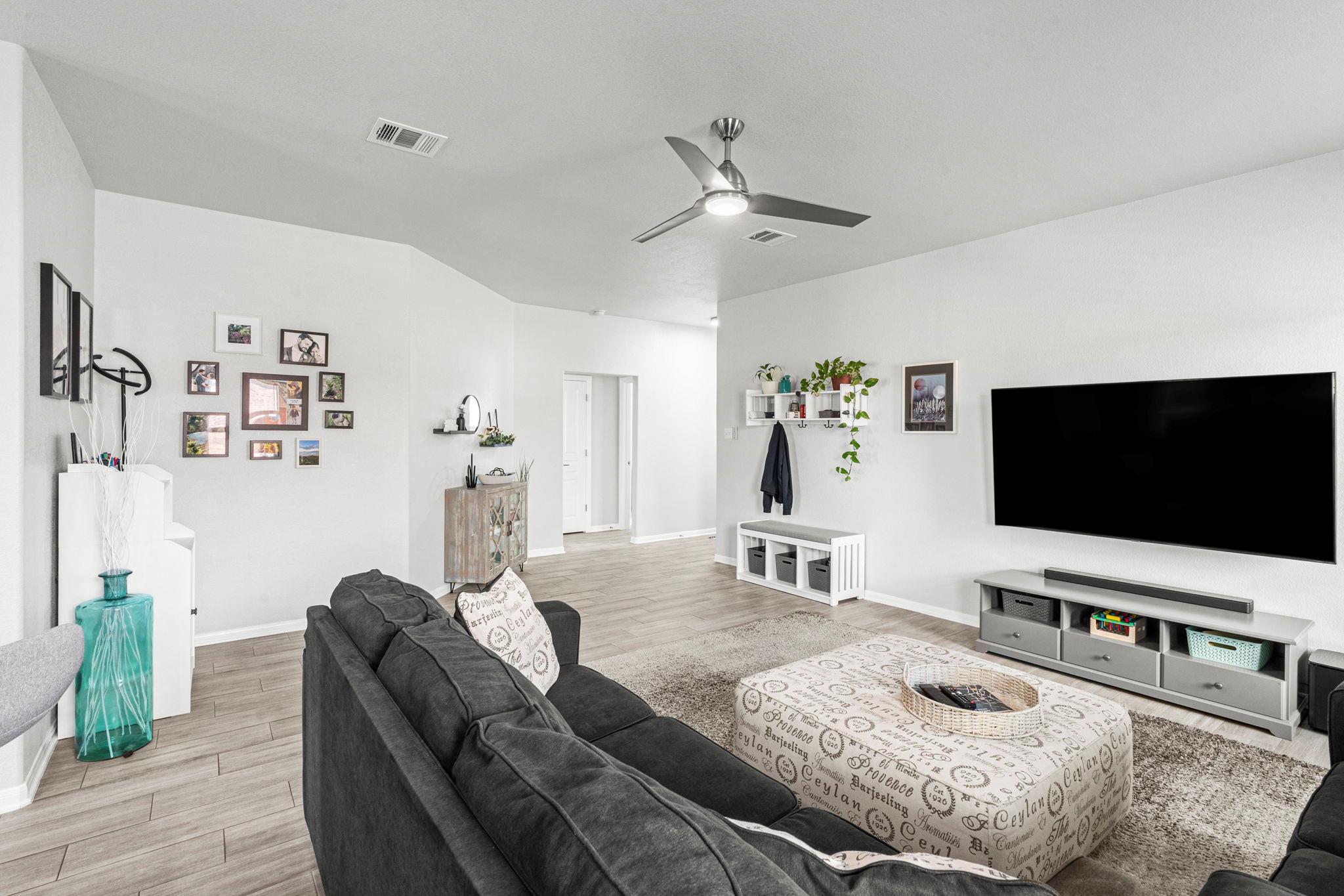 238 Wells Bnd, Hutto, TX 78634