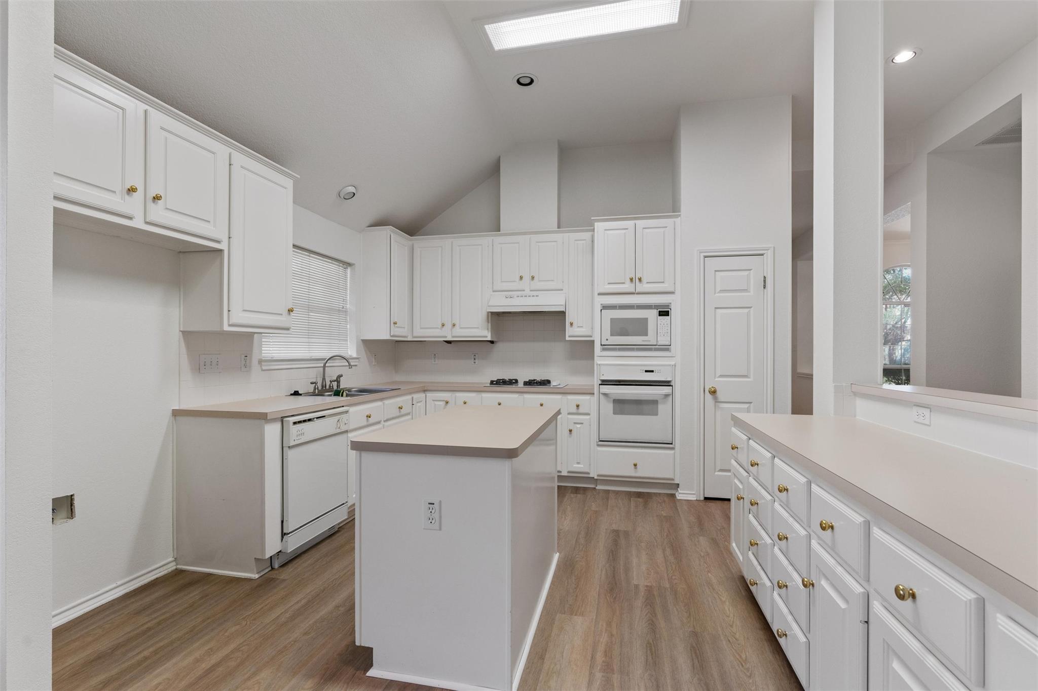 5009 Flaming Oak Cv, Austin, TX 78749