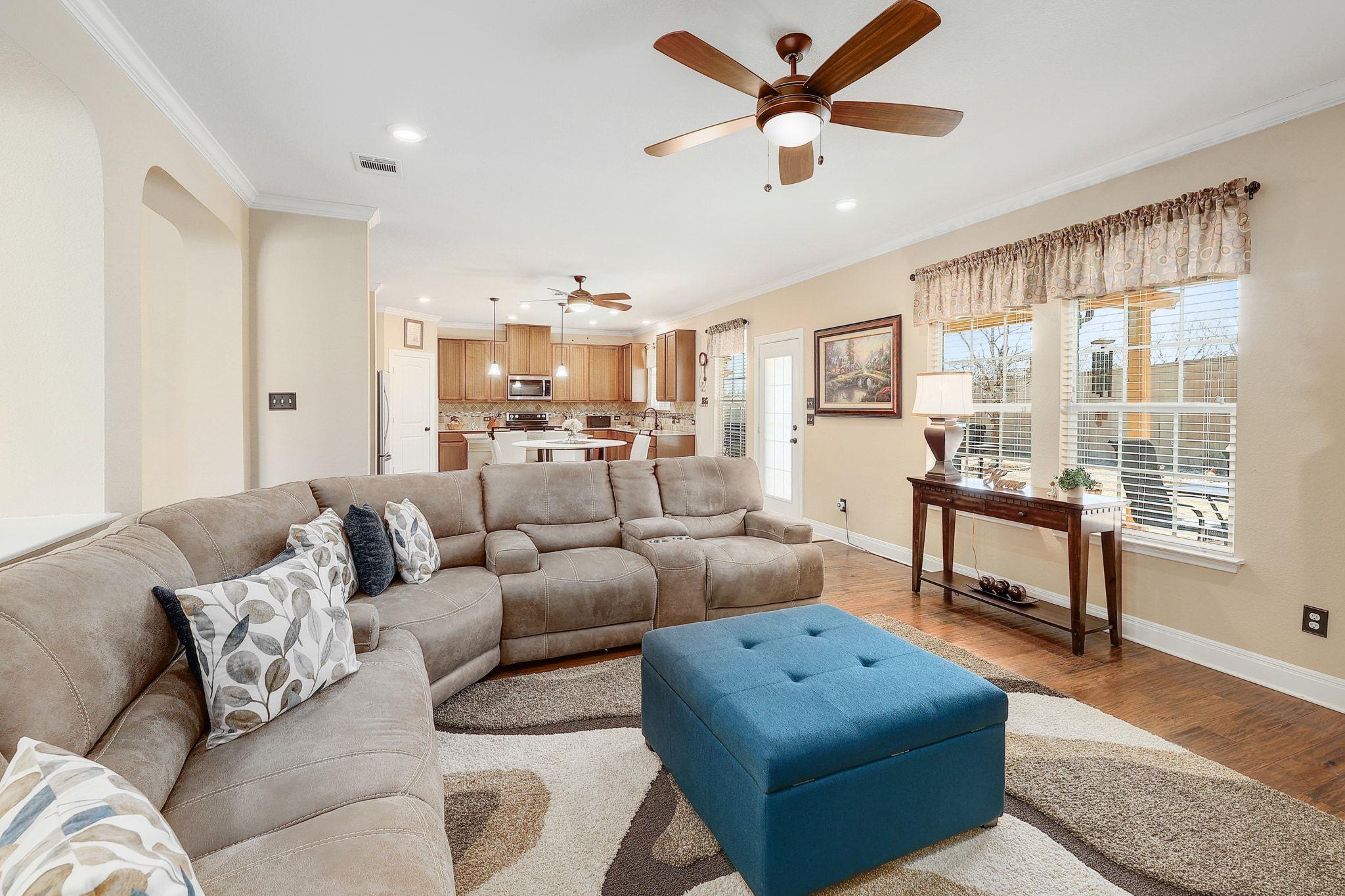 646 Landon Samuel Loop, Pflugerville, TX 78660