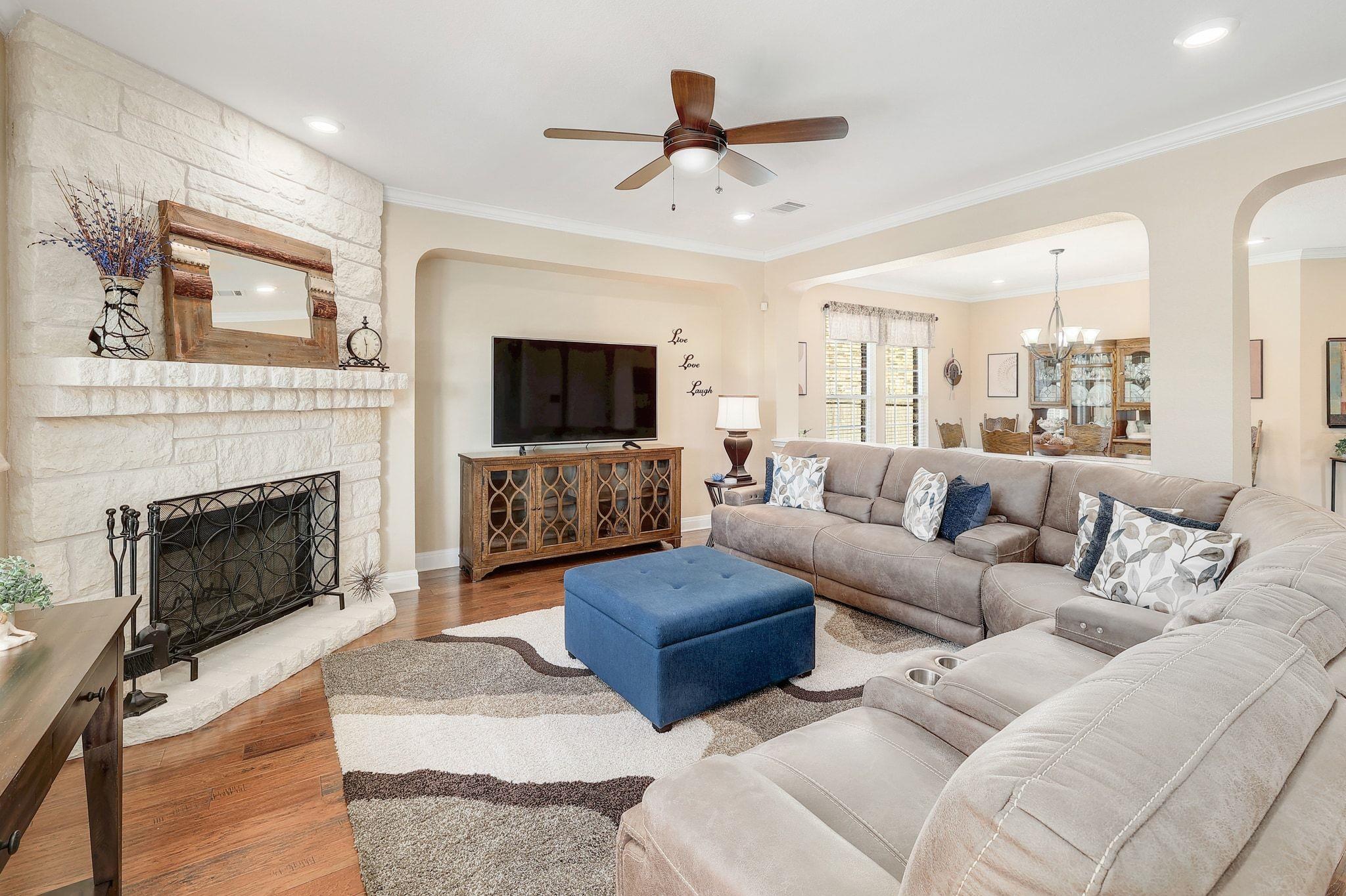 646 Landon Samuel Loop, Pflugerville, TX 78660