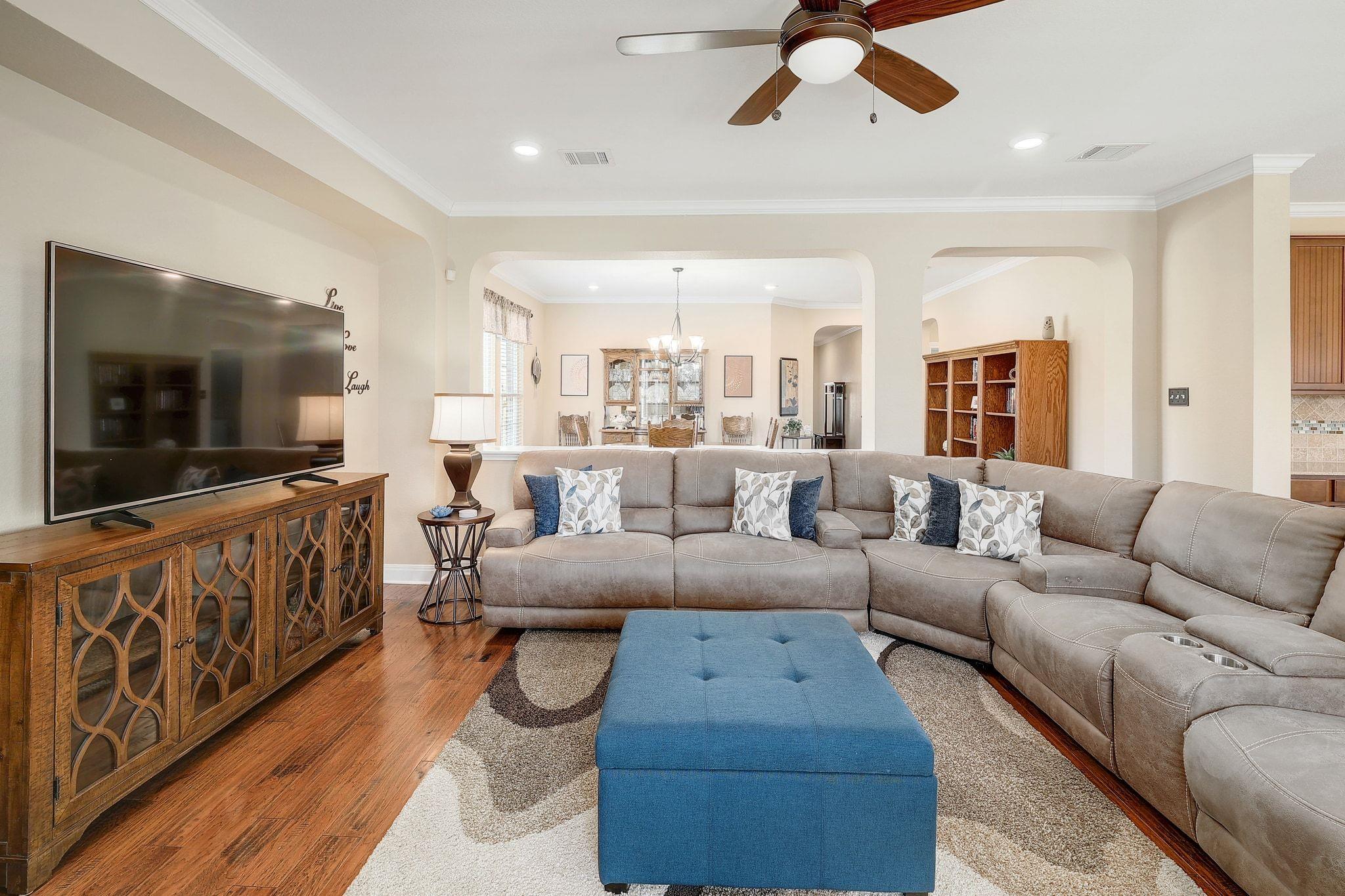 646 Landon Samuel Loop, Pflugerville, TX 78660