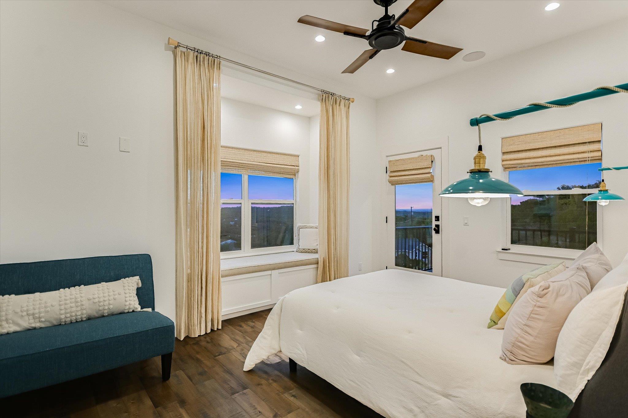 211 Ronay Dr, Spicewood, TX 78669