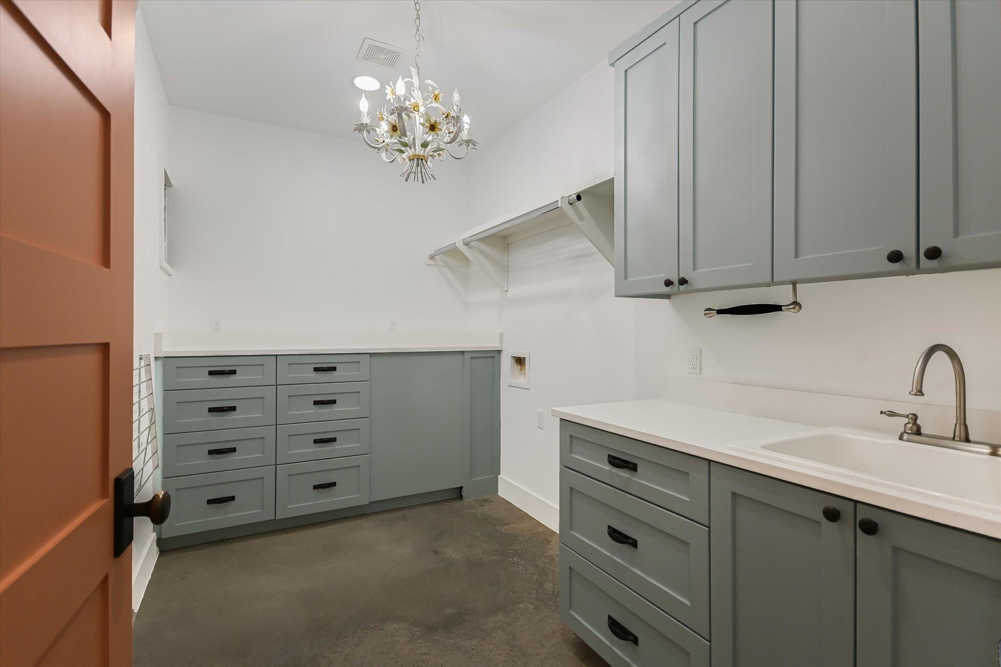 211 Ronay Dr, Spicewood, TX 78669