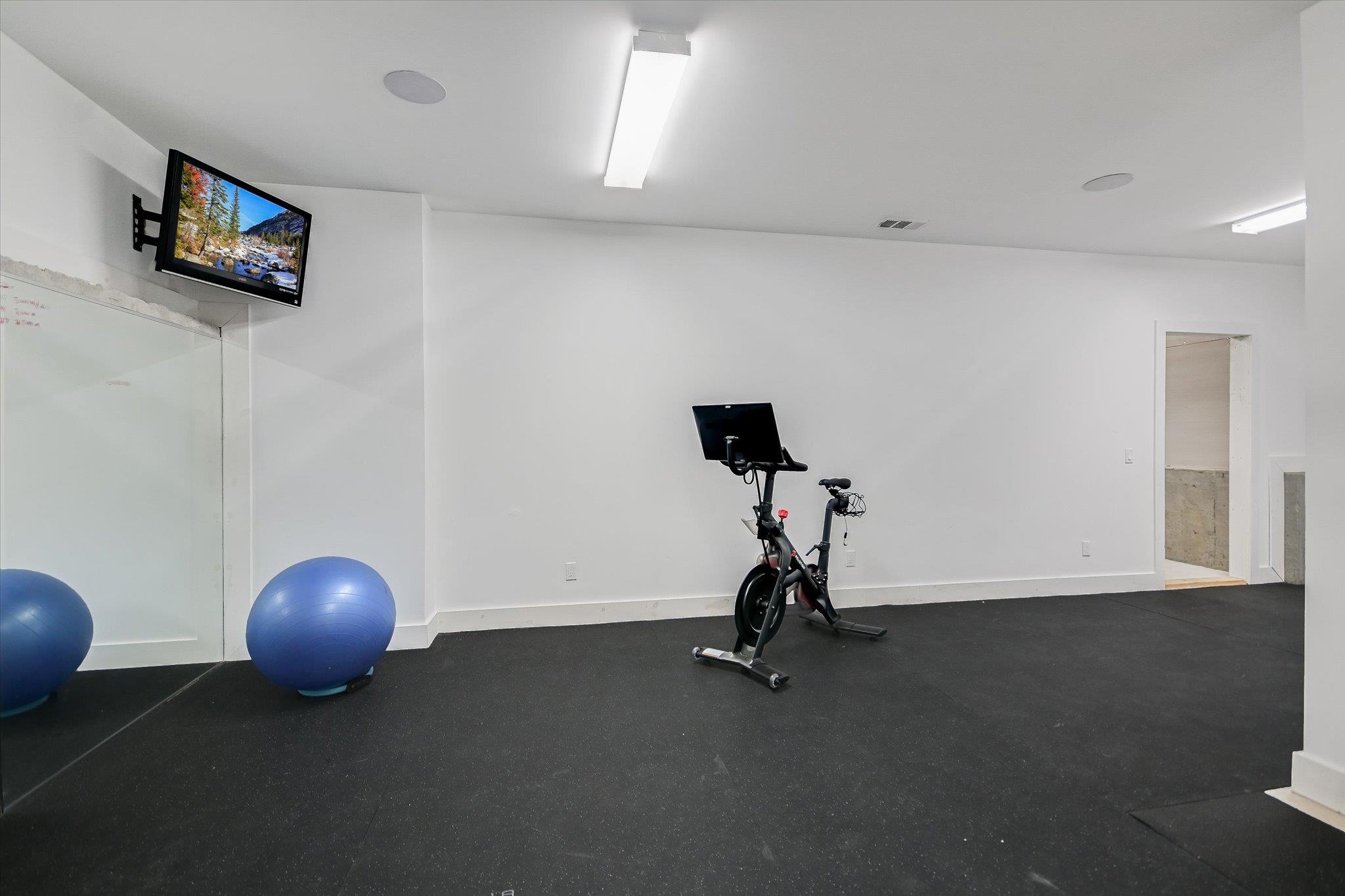 211 Ronay Dr, Spicewood, TX 78669