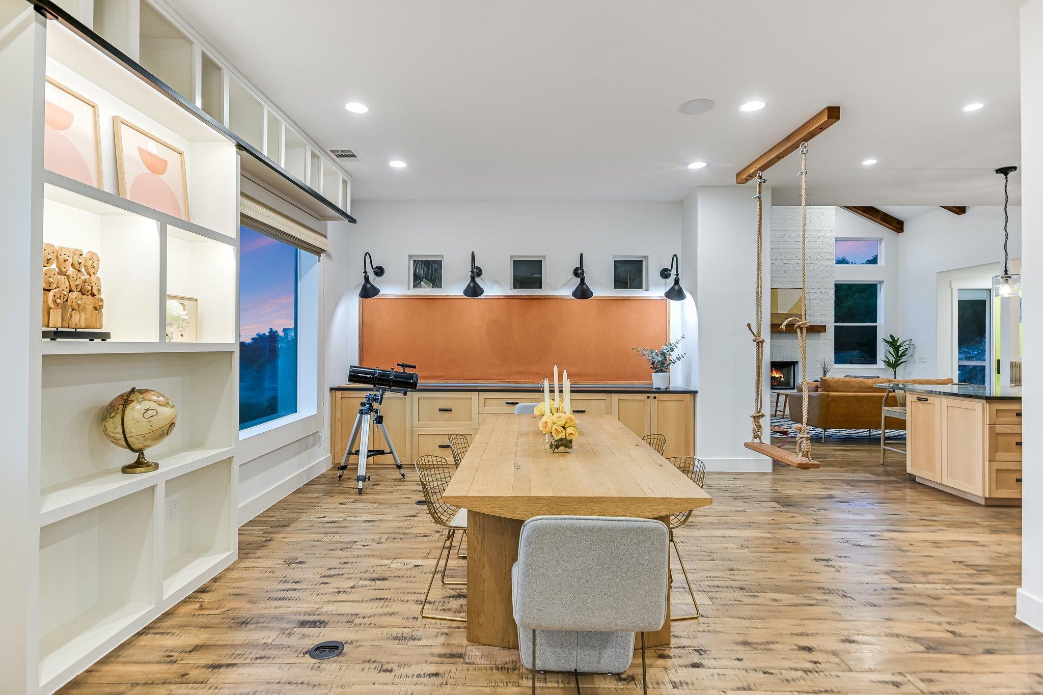 211 Ronay Dr, Spicewood, TX 78669