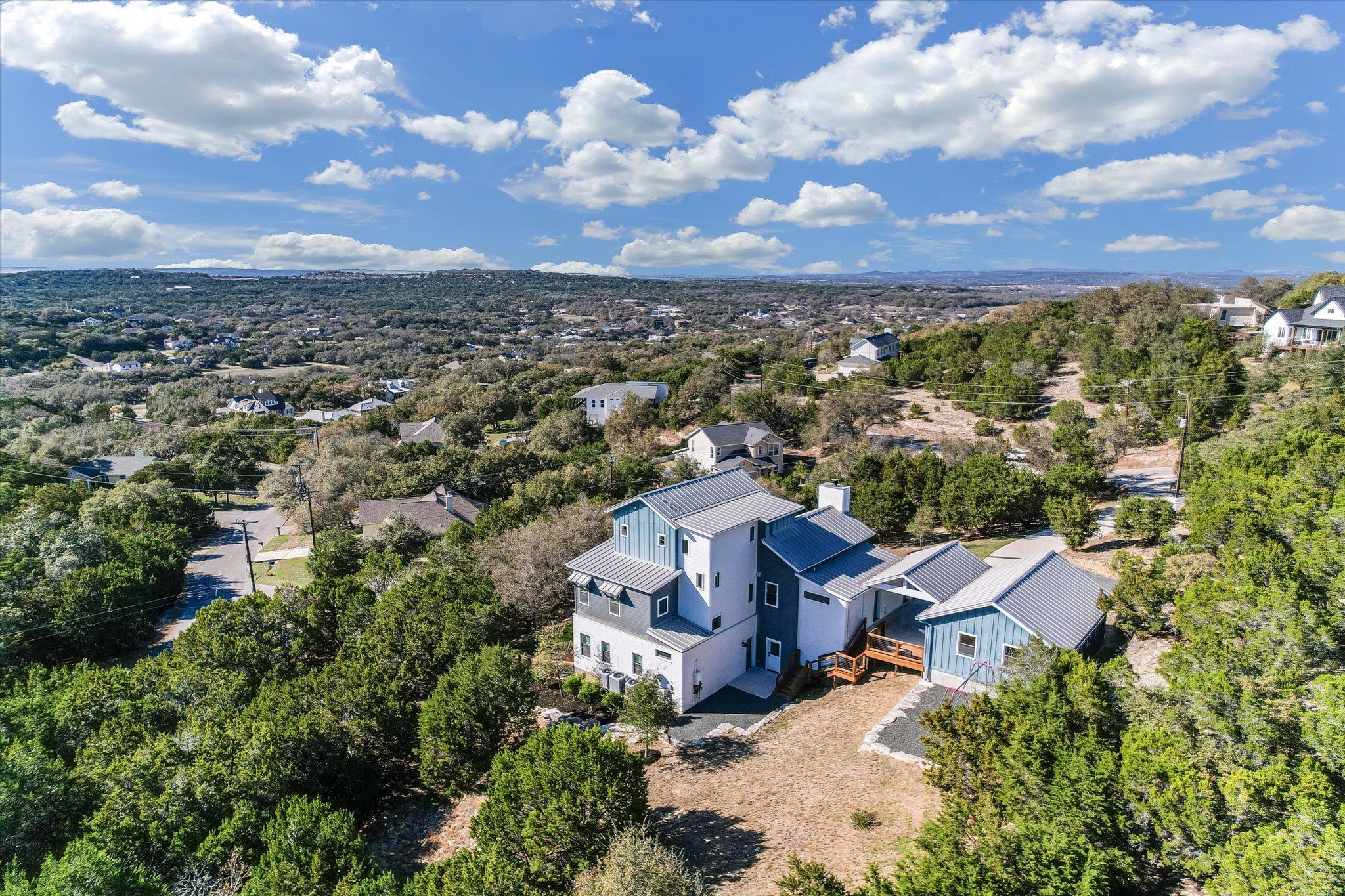 211 Ronay Dr, Spicewood, TX 78669
