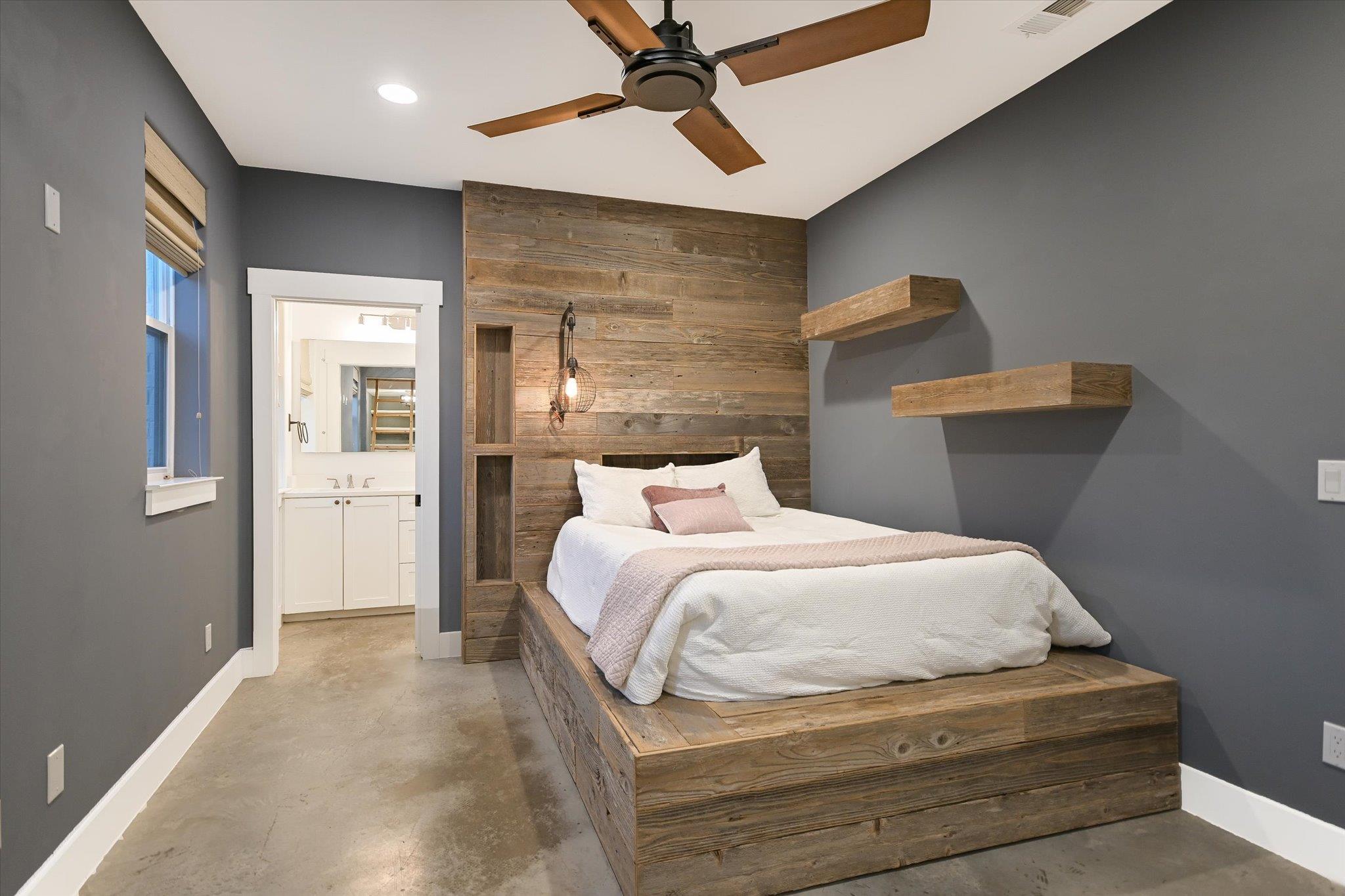 211 Ronay Dr, Spicewood, TX 78669