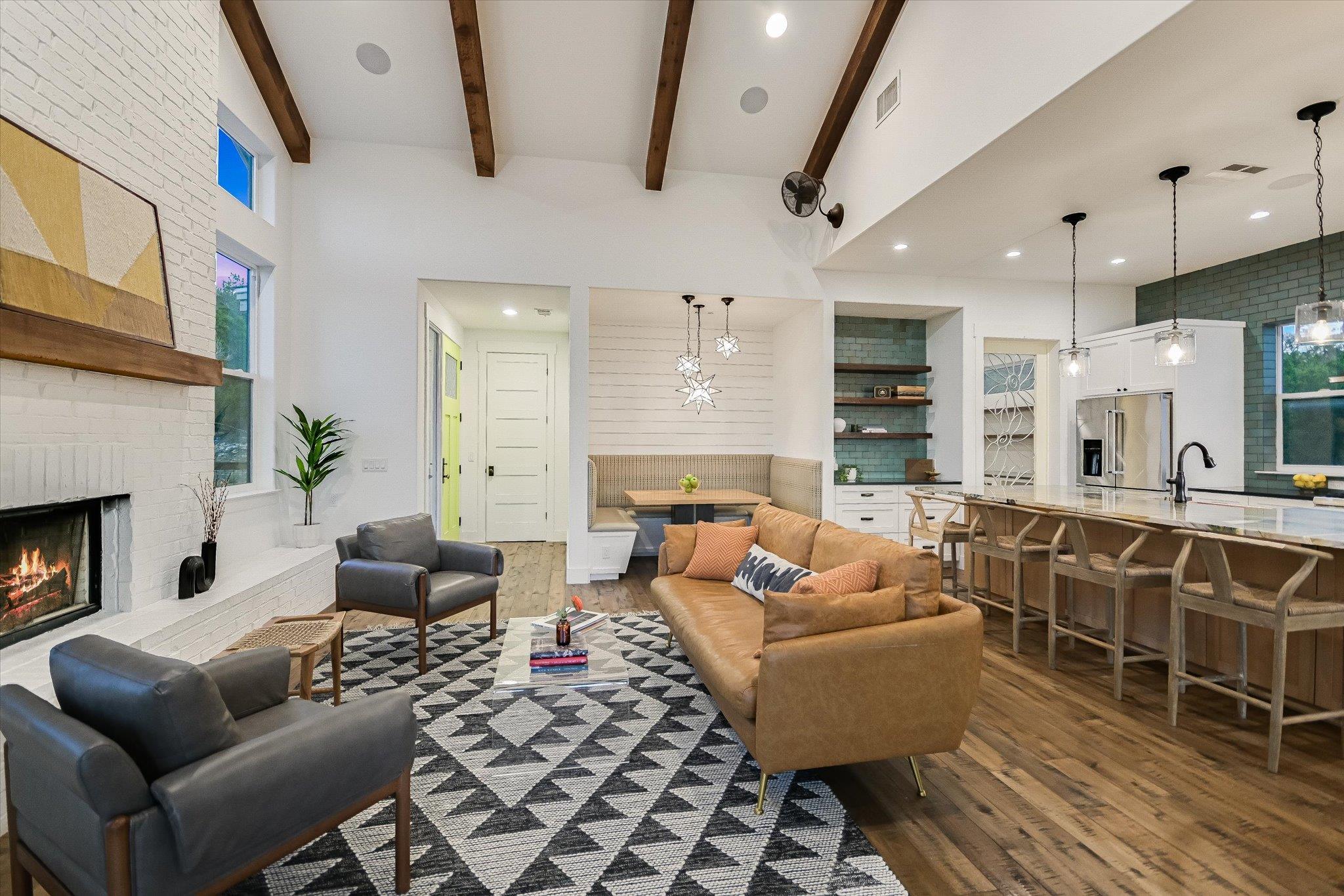 211 Ronay Dr, Spicewood, TX 78669