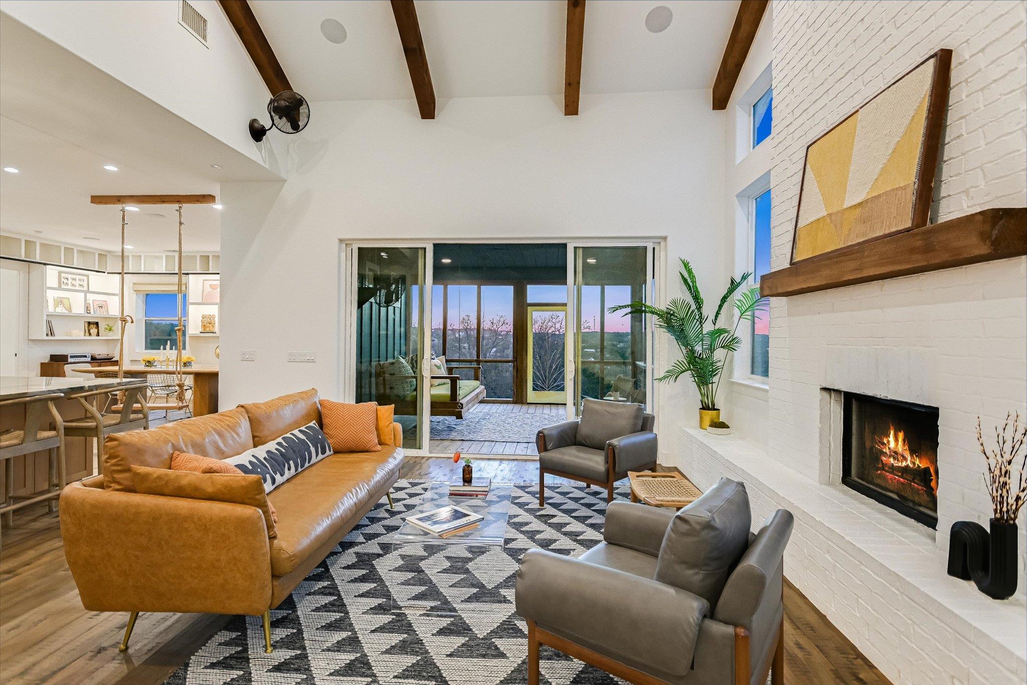 211 Ronay Dr, Spicewood, TX 78669