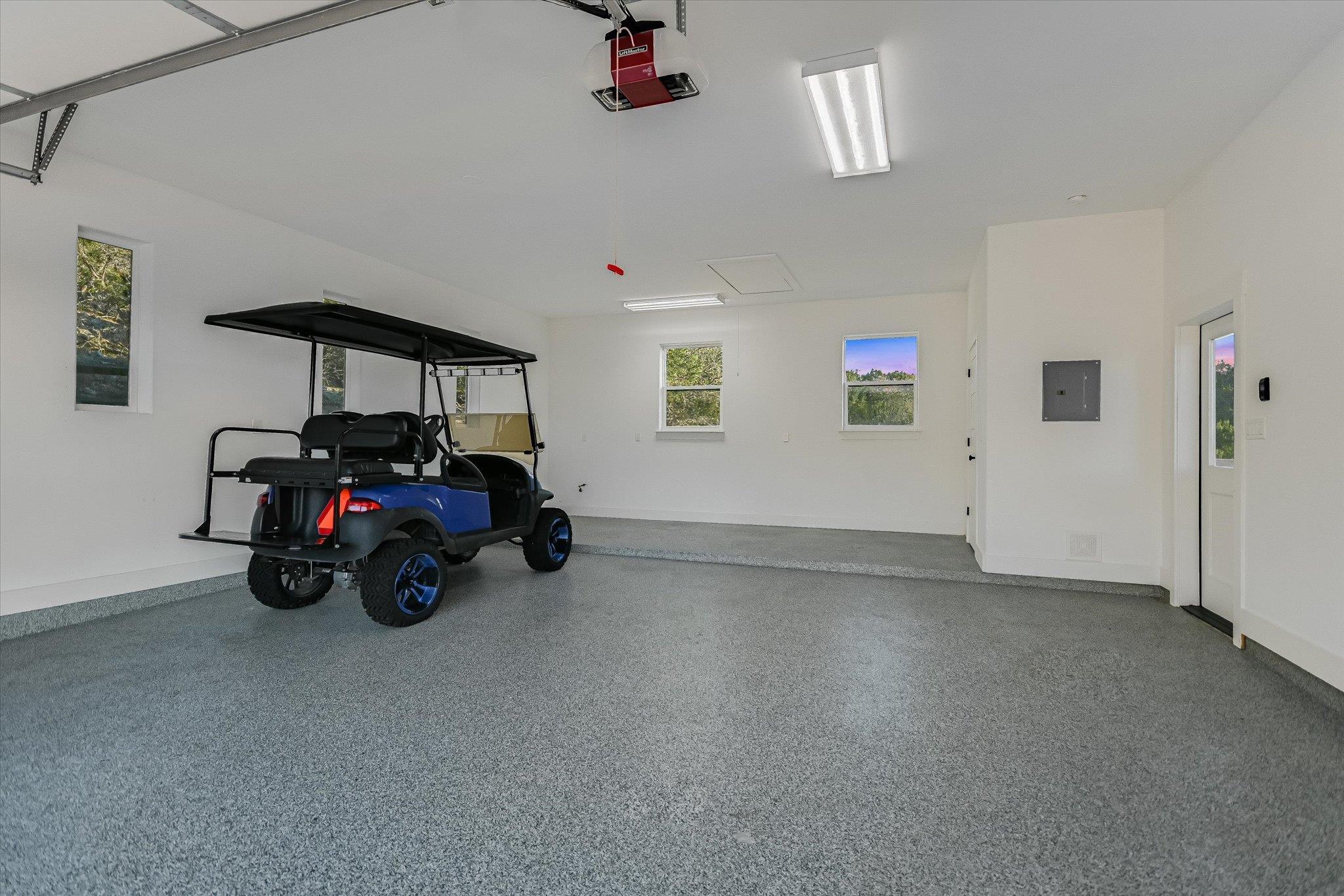 211 Ronay Dr, Spicewood, TX 78669