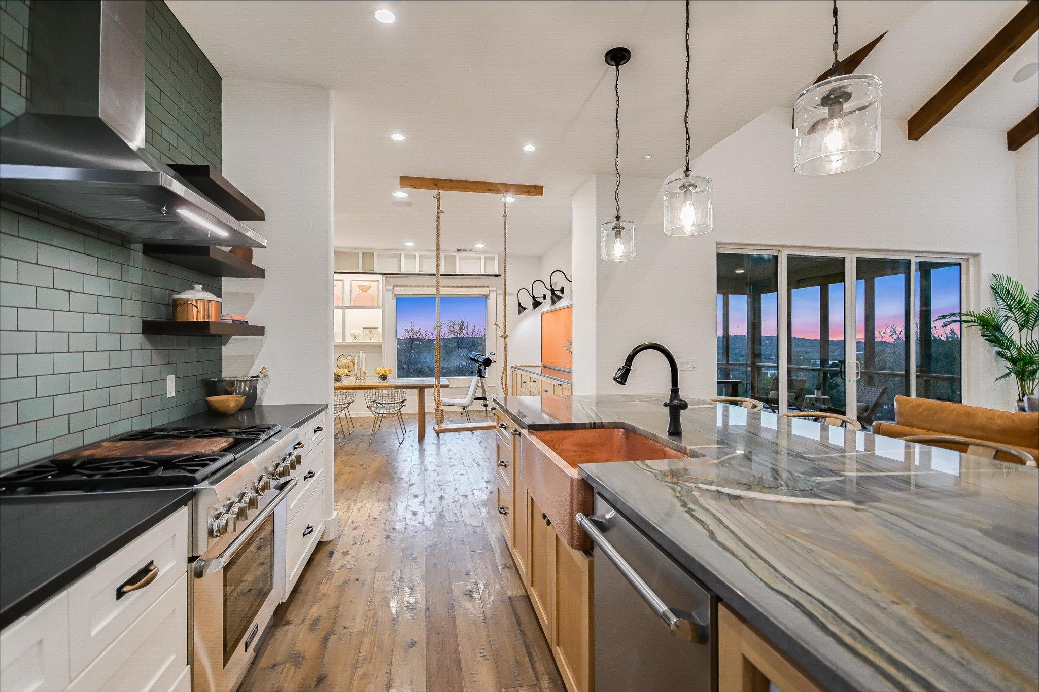 211 Ronay Dr, Spicewood, TX 78669