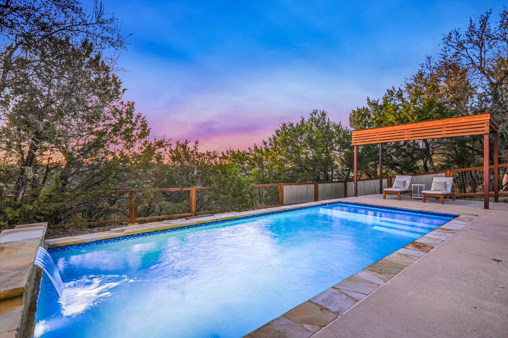 211 Ronay Dr, Spicewood, TX 78669