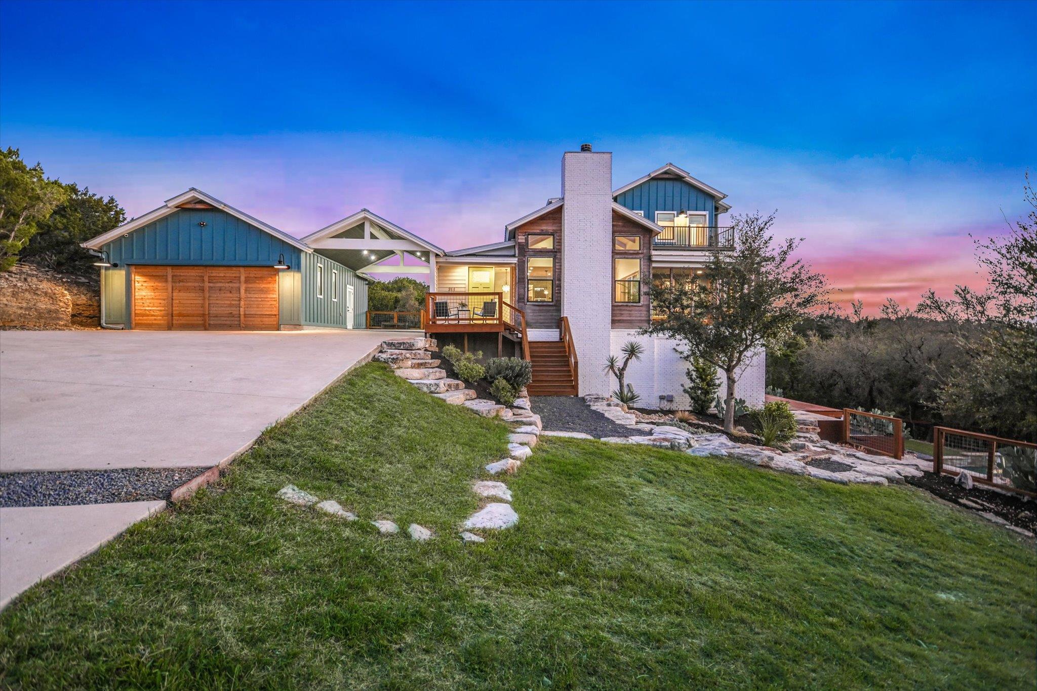 211 Ronay Dr, Spicewood, TX 78669