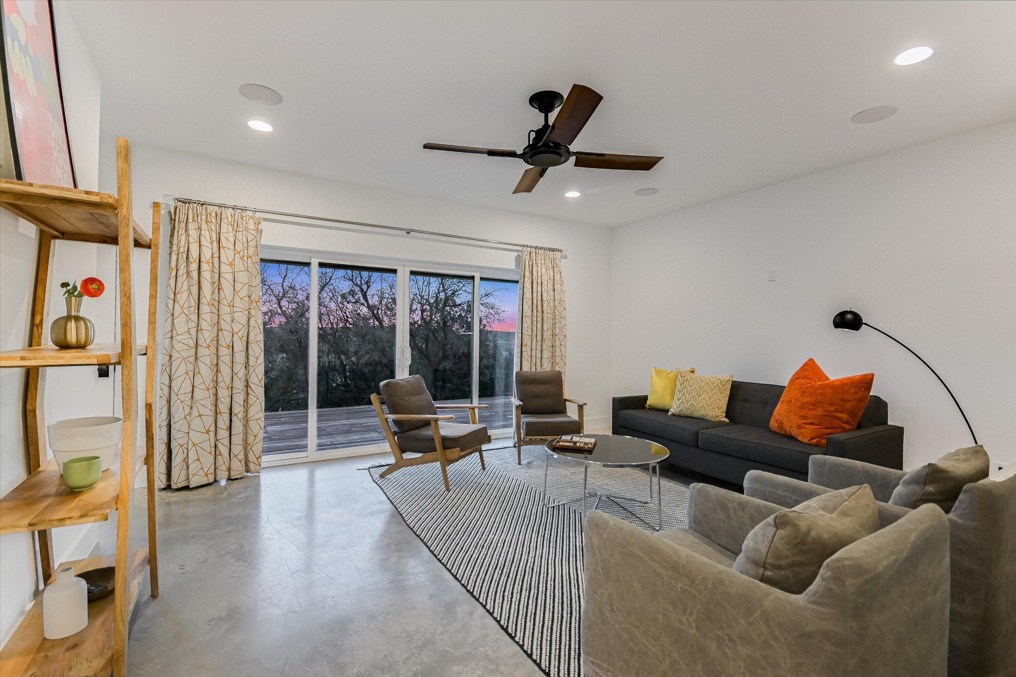 211 Ronay Dr, Spicewood, TX 78669