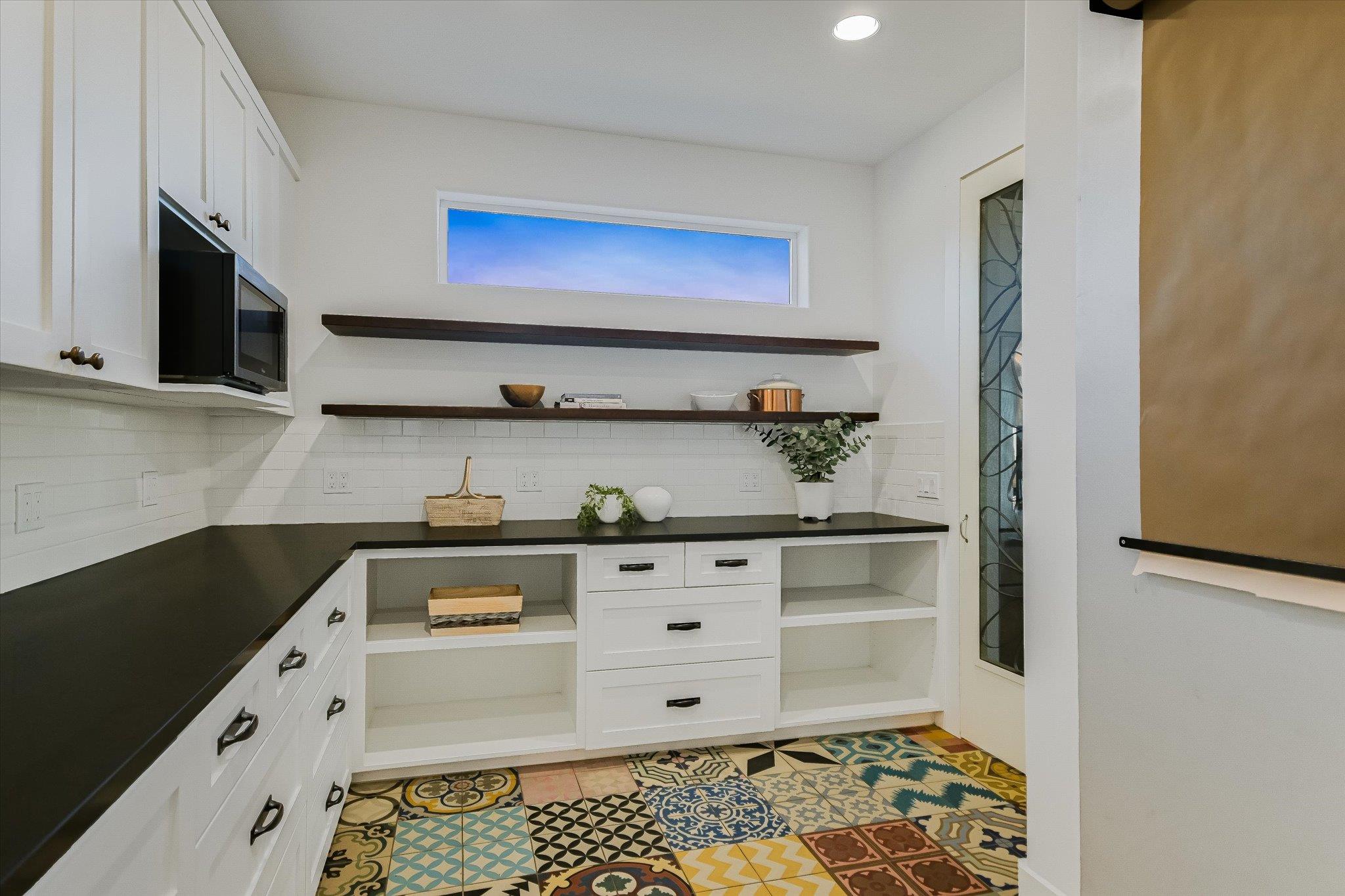 211 Ronay Dr, Spicewood, TX 78669