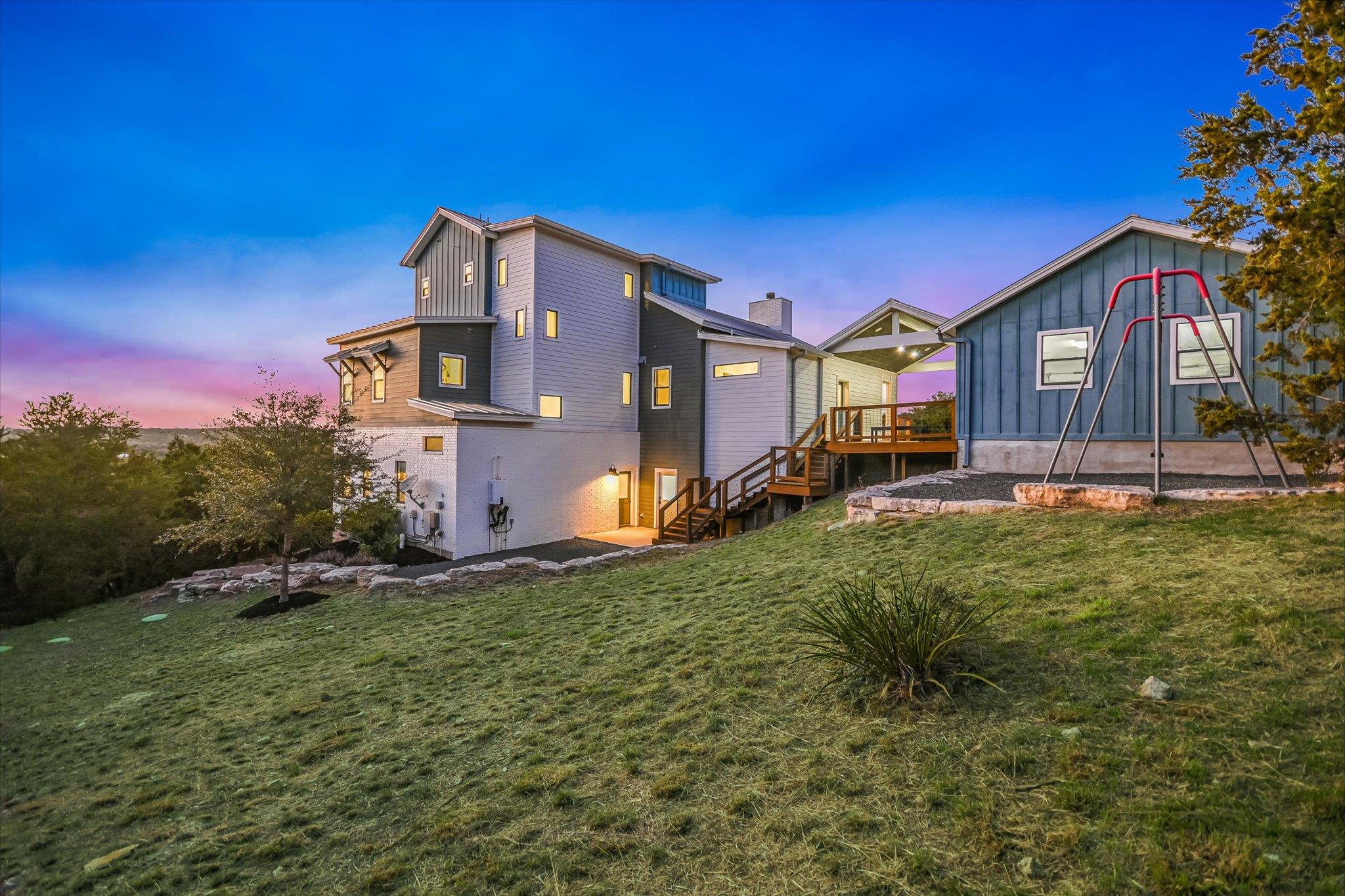 211 Ronay Dr, Spicewood, TX 78669