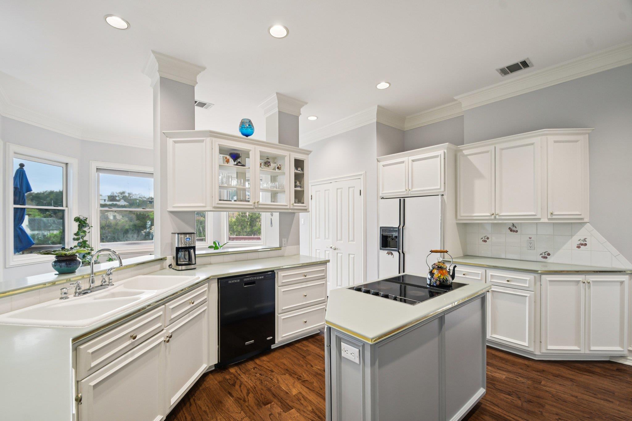 5902 Down Valley Ct, Austin, TX 78731