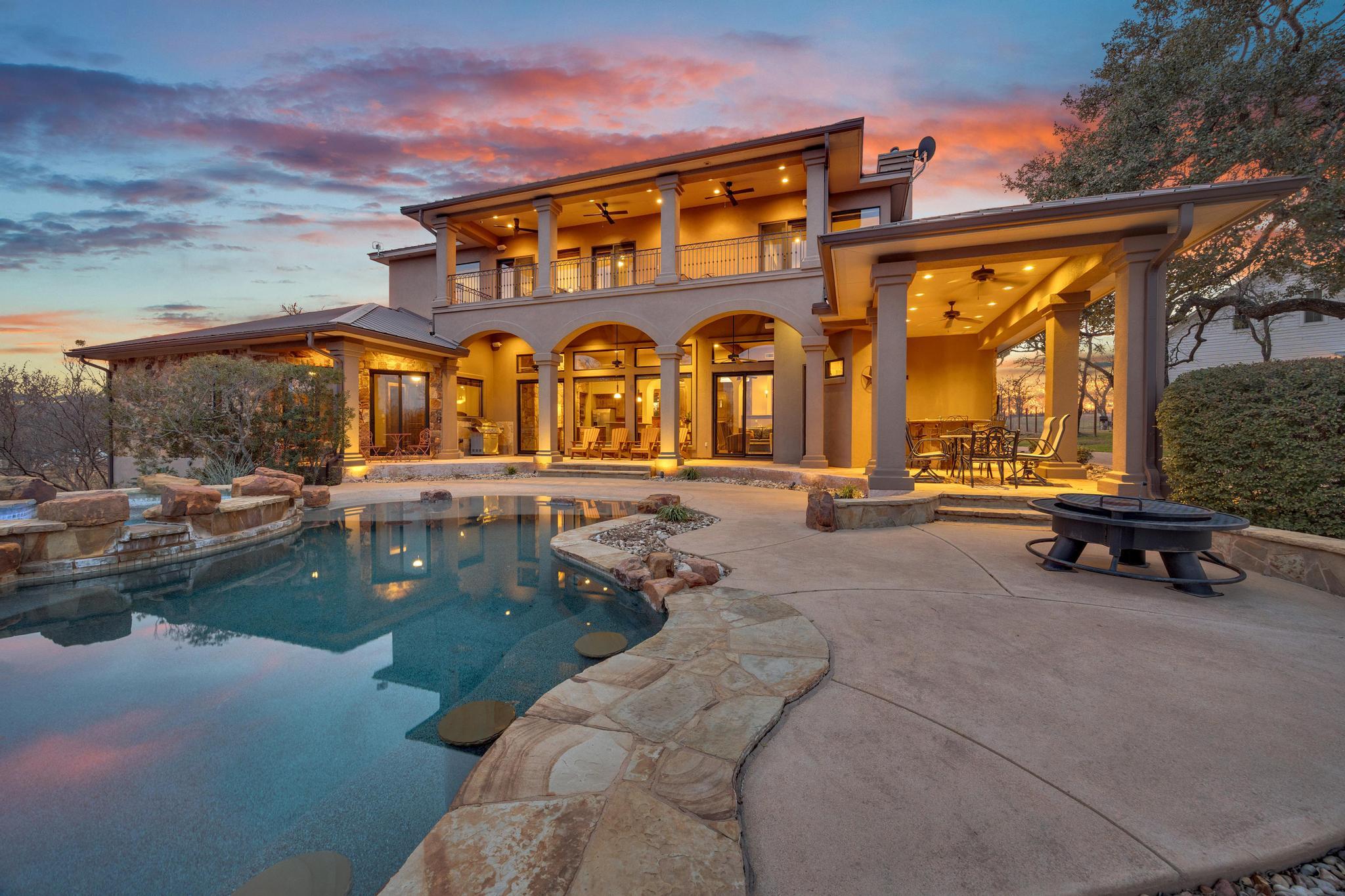 303 Yaupon Dr, Spicewood, TX 78669