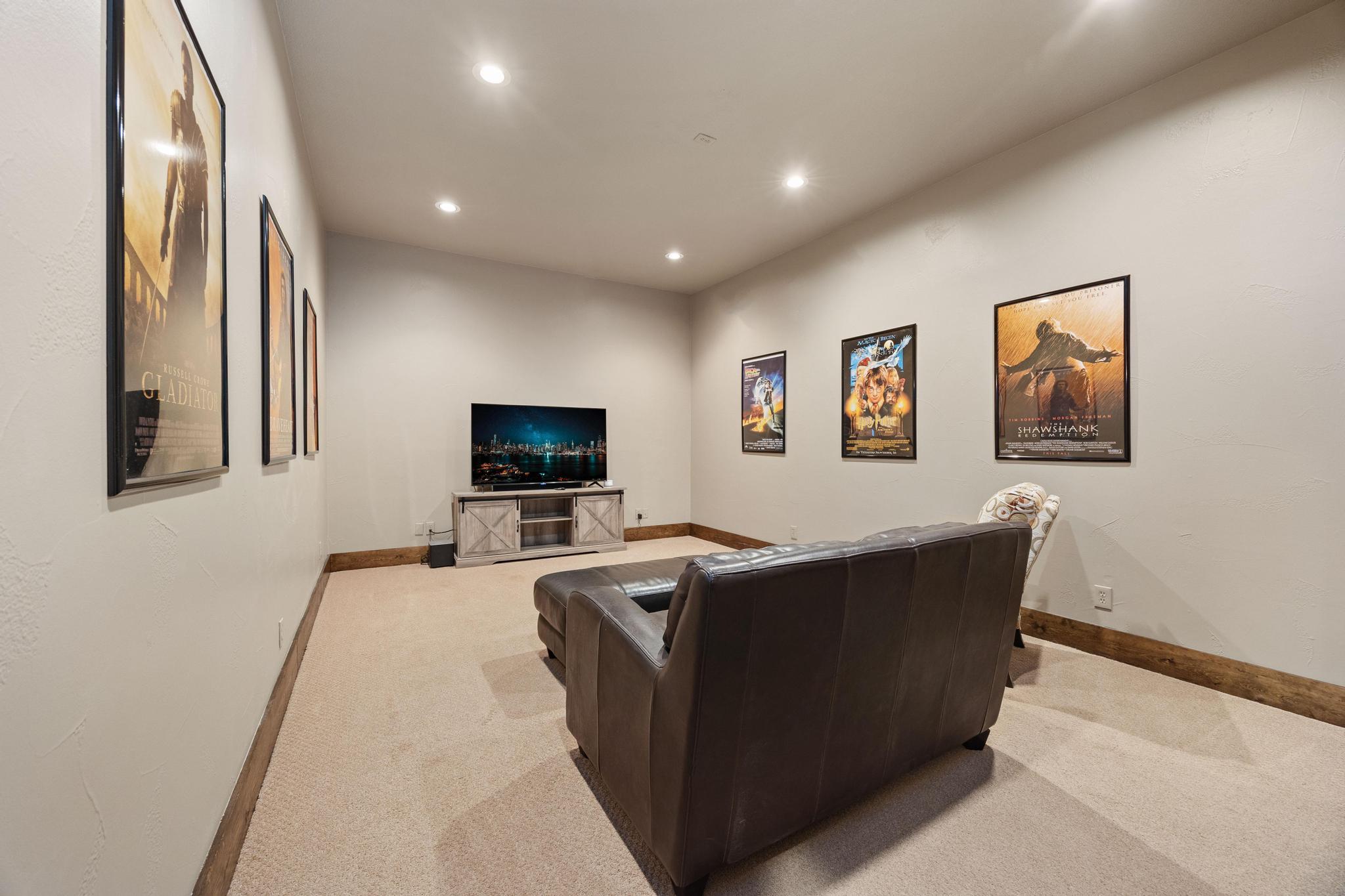 303 Yaupon Dr, Spicewood, TX 78669