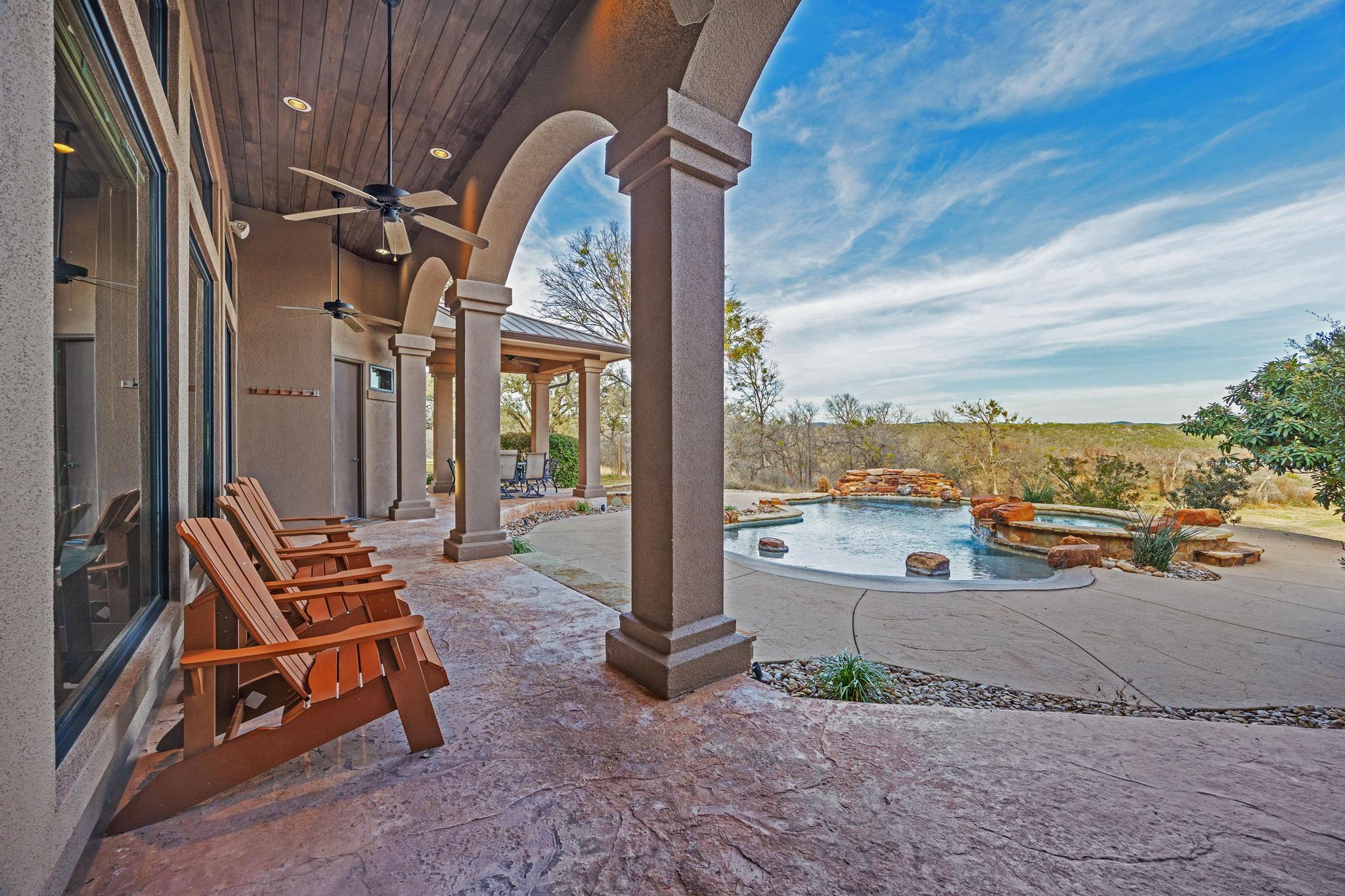 303 Yaupon Dr, Spicewood, TX 78669