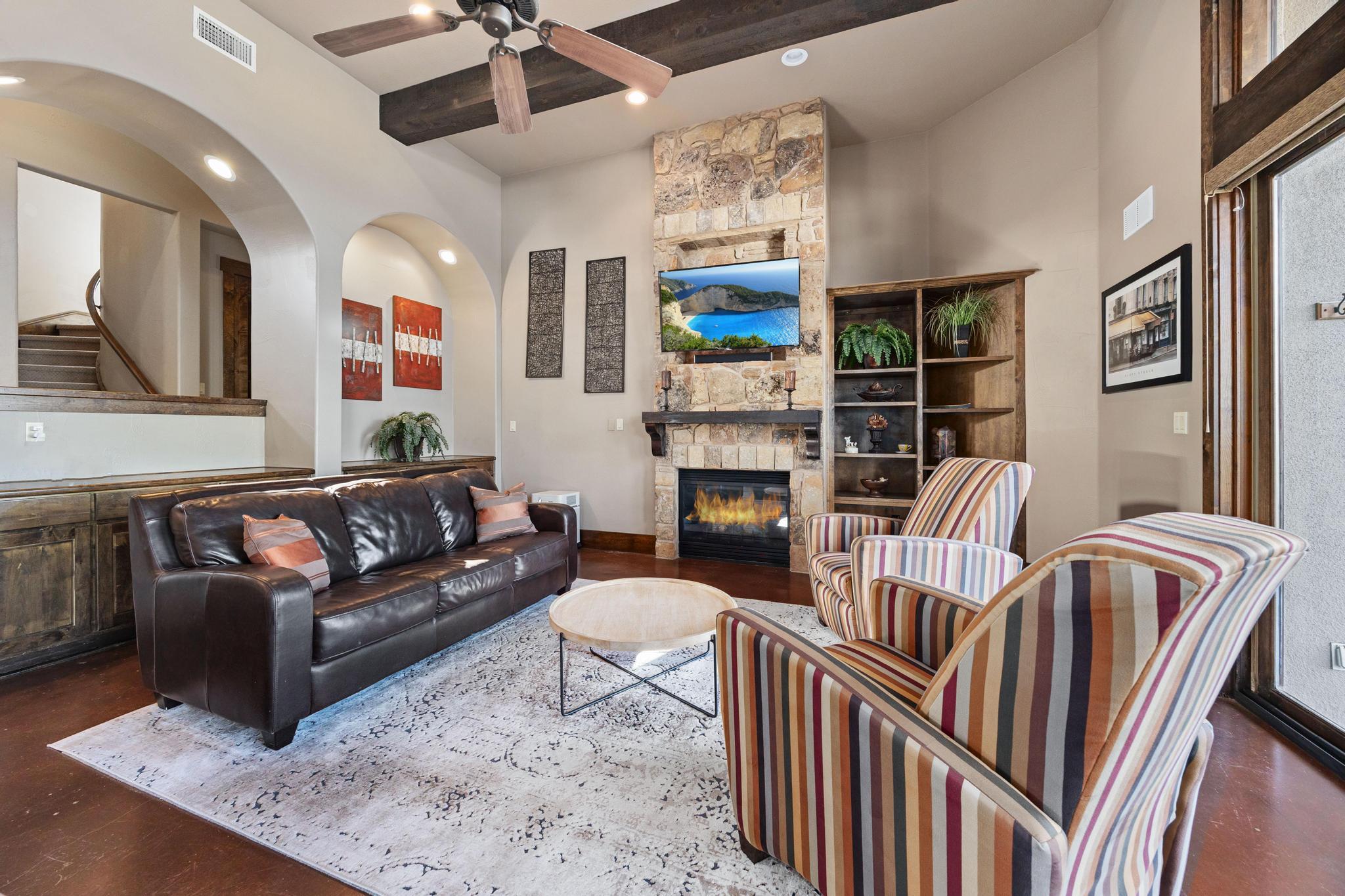 303 Yaupon Dr, Spicewood, TX 78669