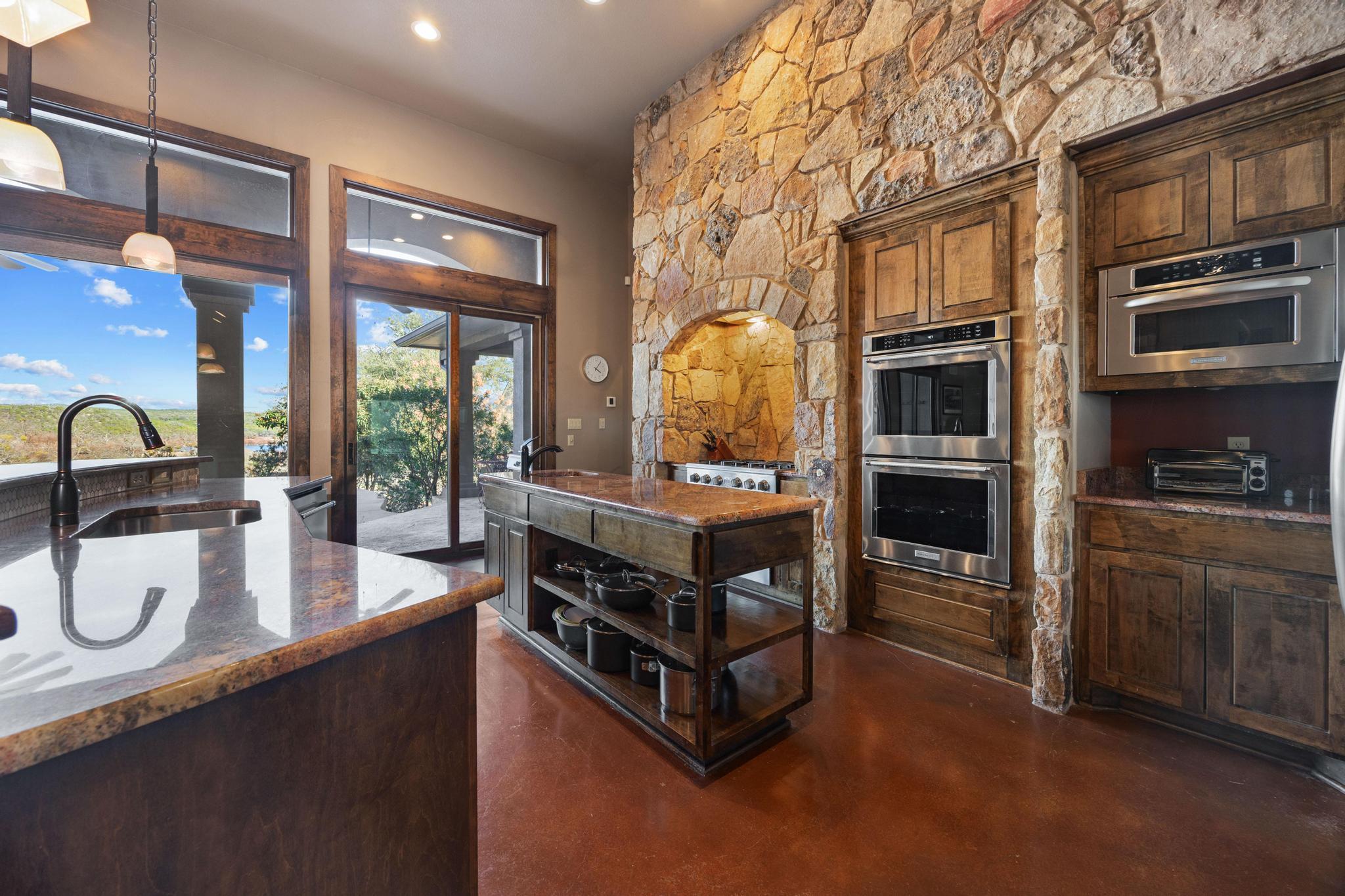 303 Yaupon Dr, Spicewood, TX 78669