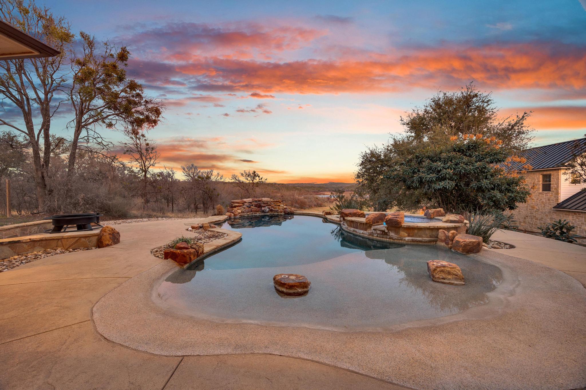 303 Yaupon Dr, Spicewood, TX 78669