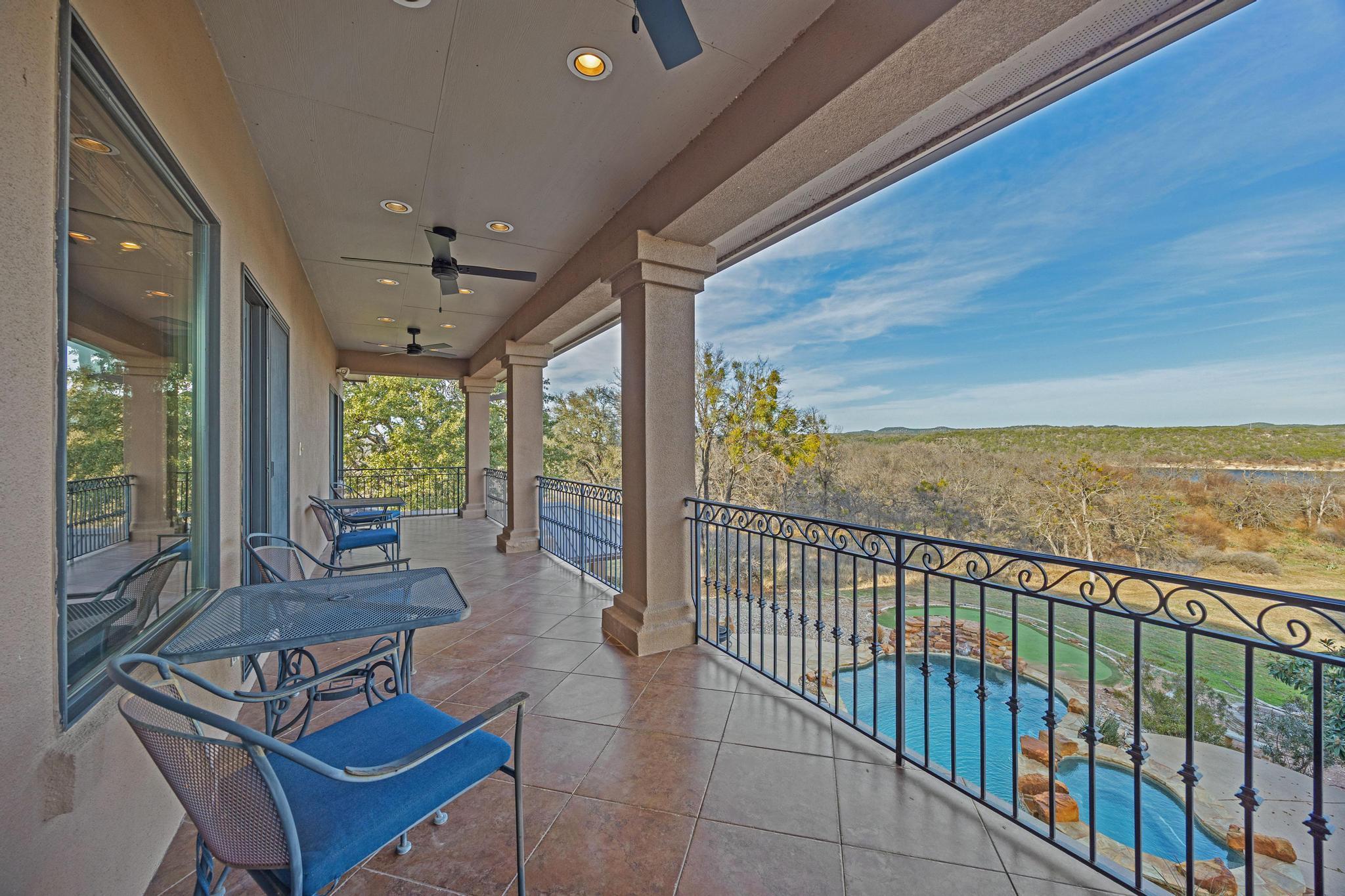 303 Yaupon Dr, Spicewood, TX 78669