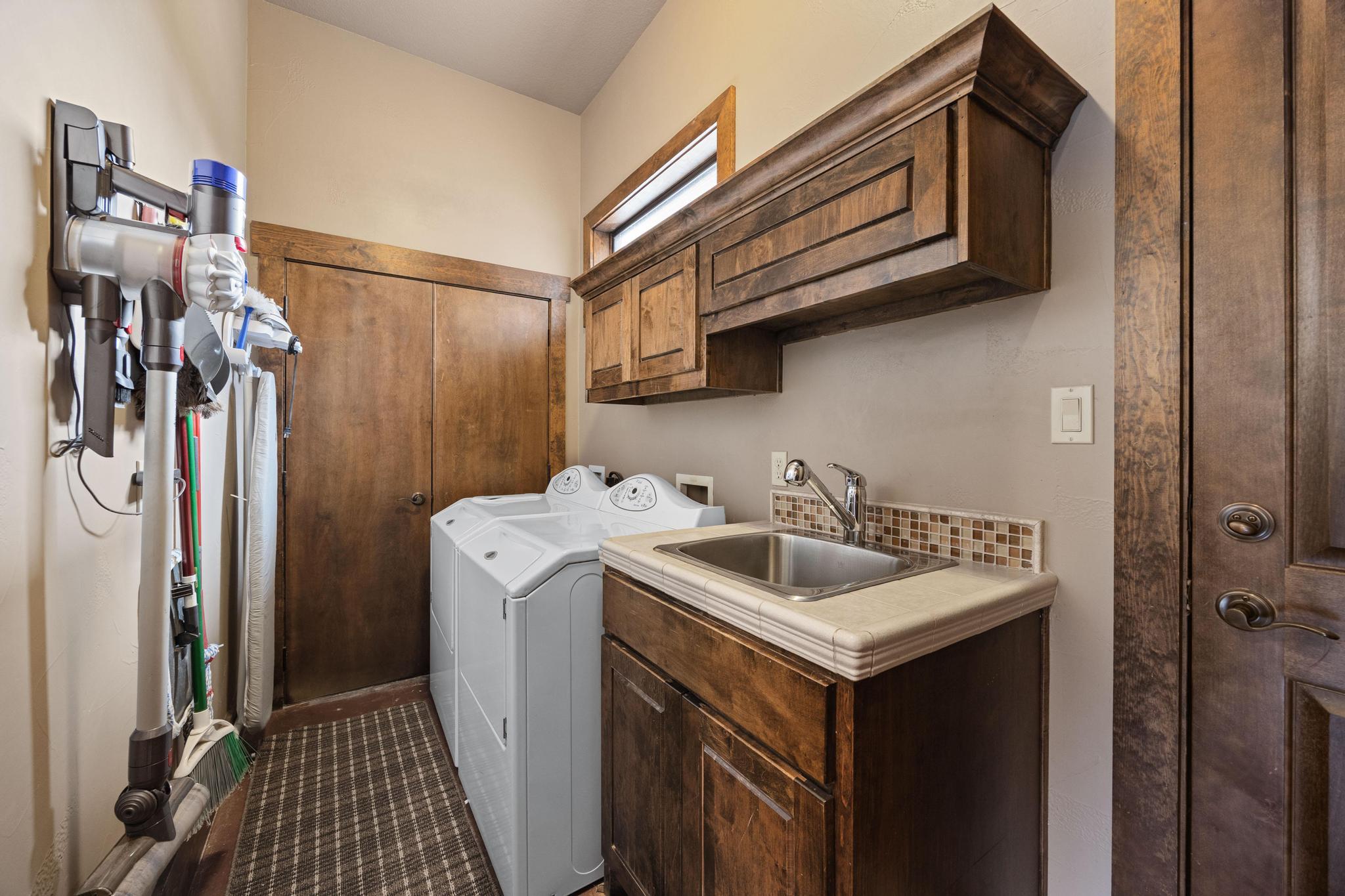 303 Yaupon Dr, Spicewood, TX 78669