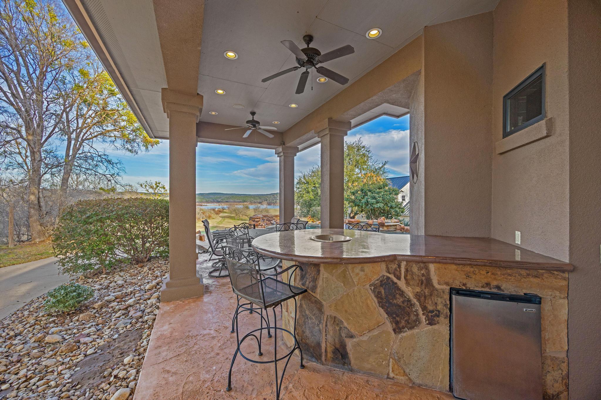 303 Yaupon Dr, Spicewood, TX 78669